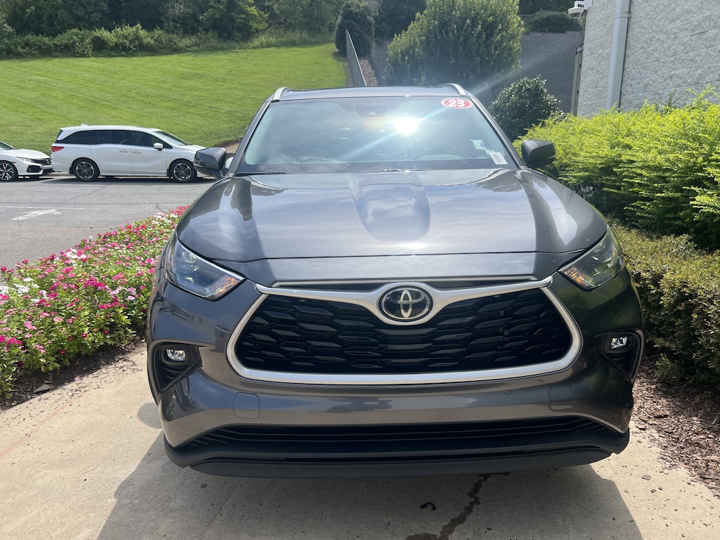 Used 2023 Toyota Highlander XLE SUV