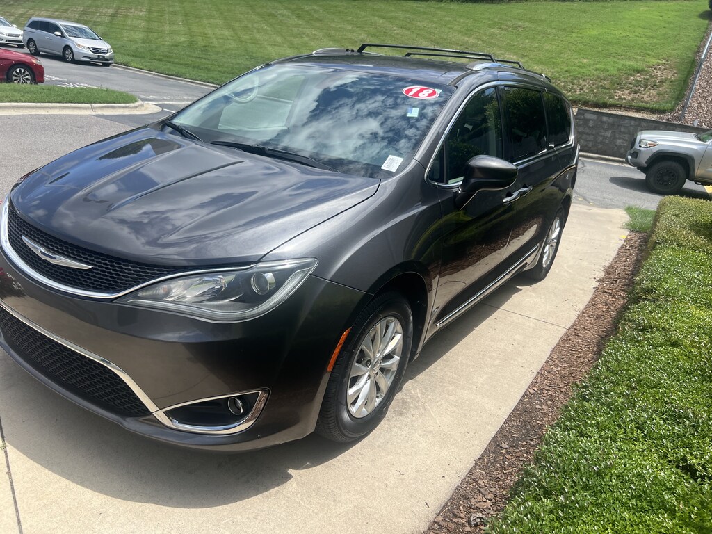 Used 2018 Chrysler Pacifica Touring L Minivan