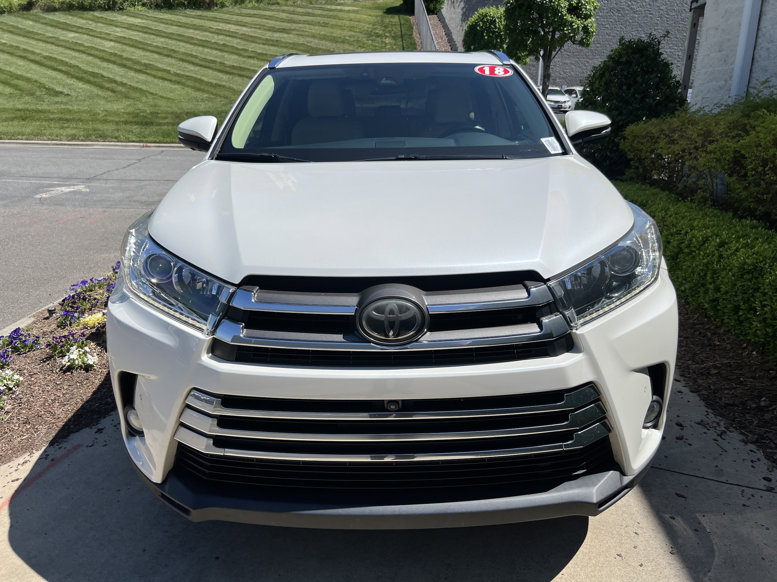 2018 Toyota Highlander Limited Platinum photo 2