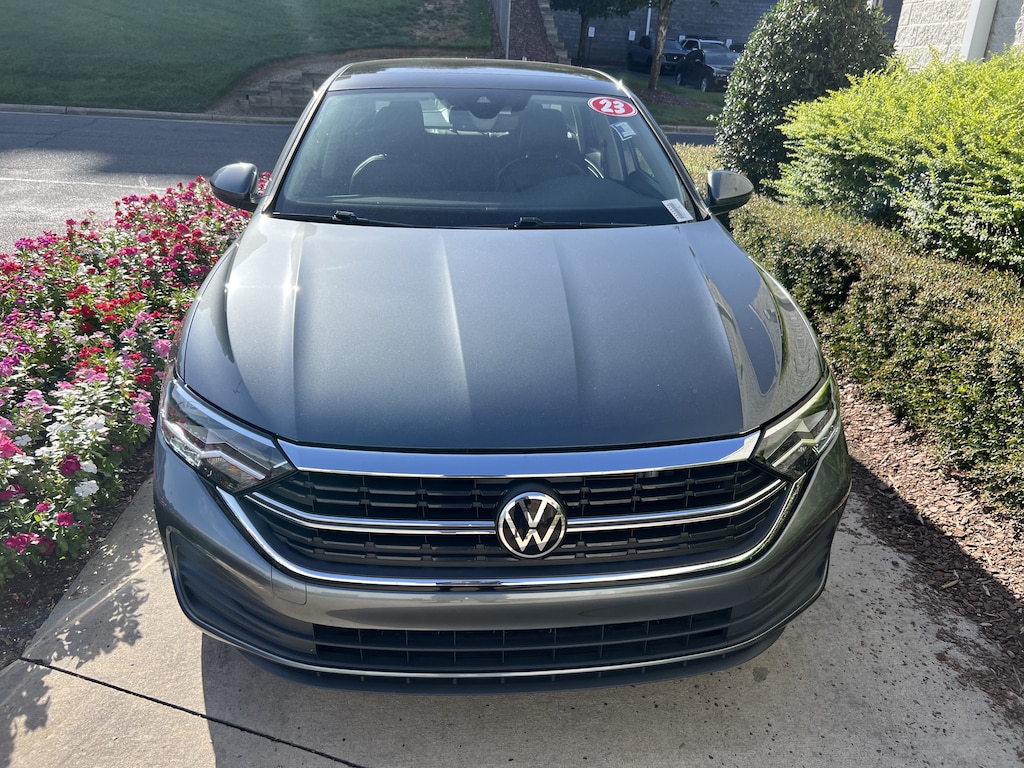 Used 2023 Volkswagen Jetta SE Sedan
