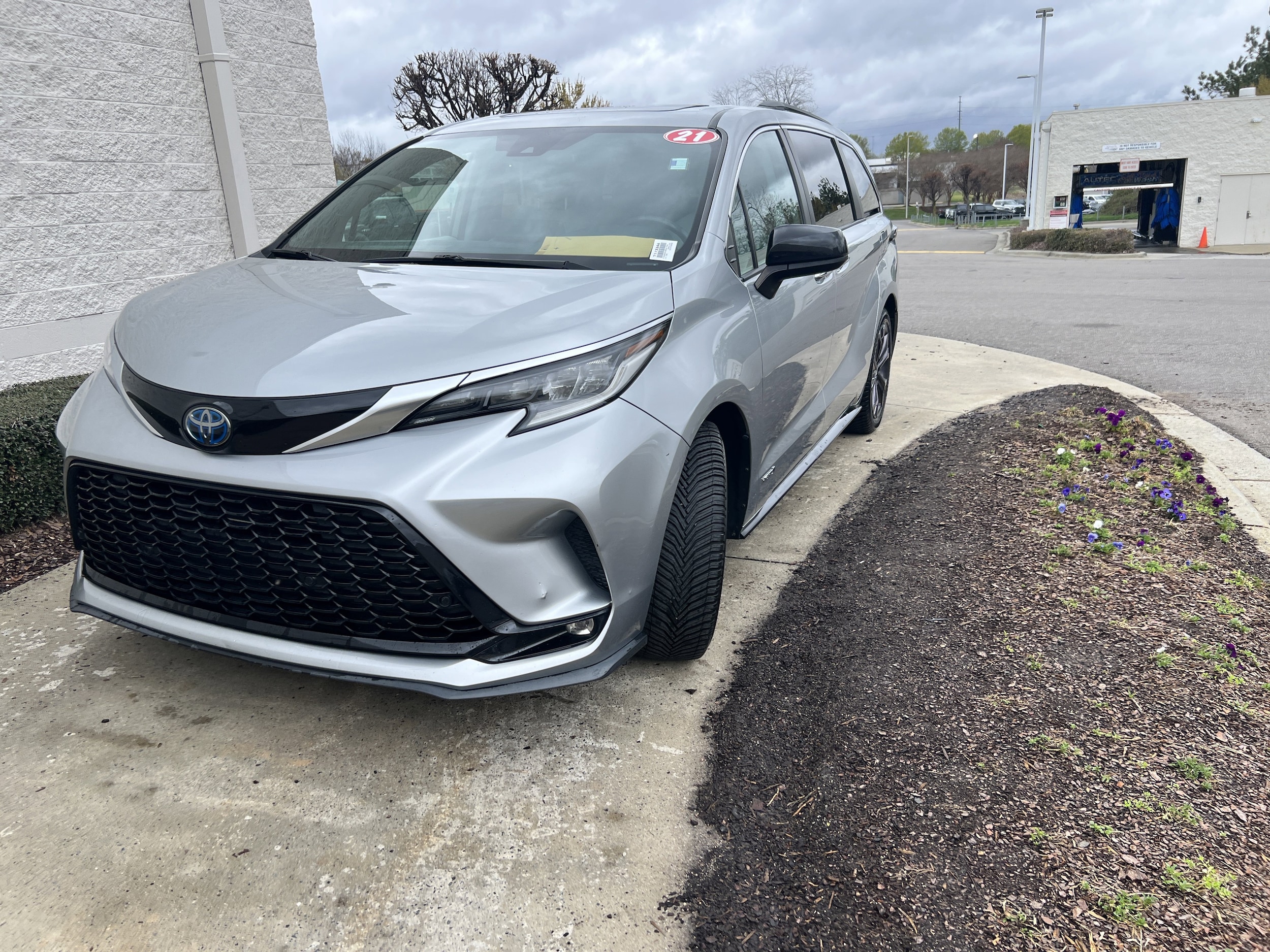 2021 Toyota Sienna XSE photo 4