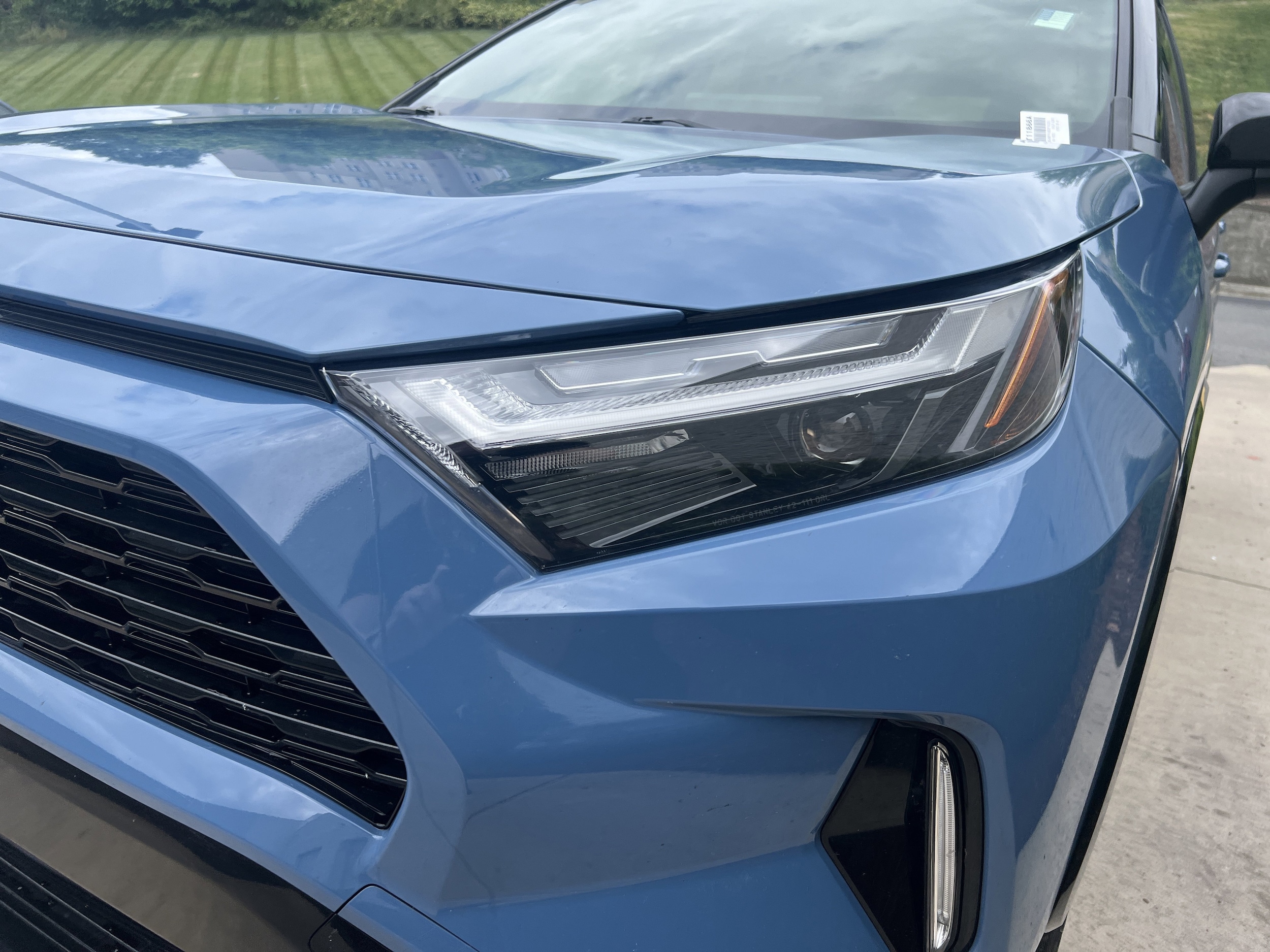 2025 Toyota RAV4 Hybrid XSE photo 4