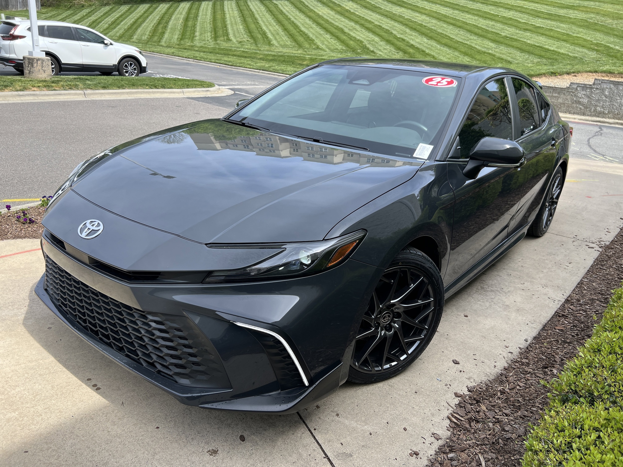 2025 Toyota Camry SE photo 4