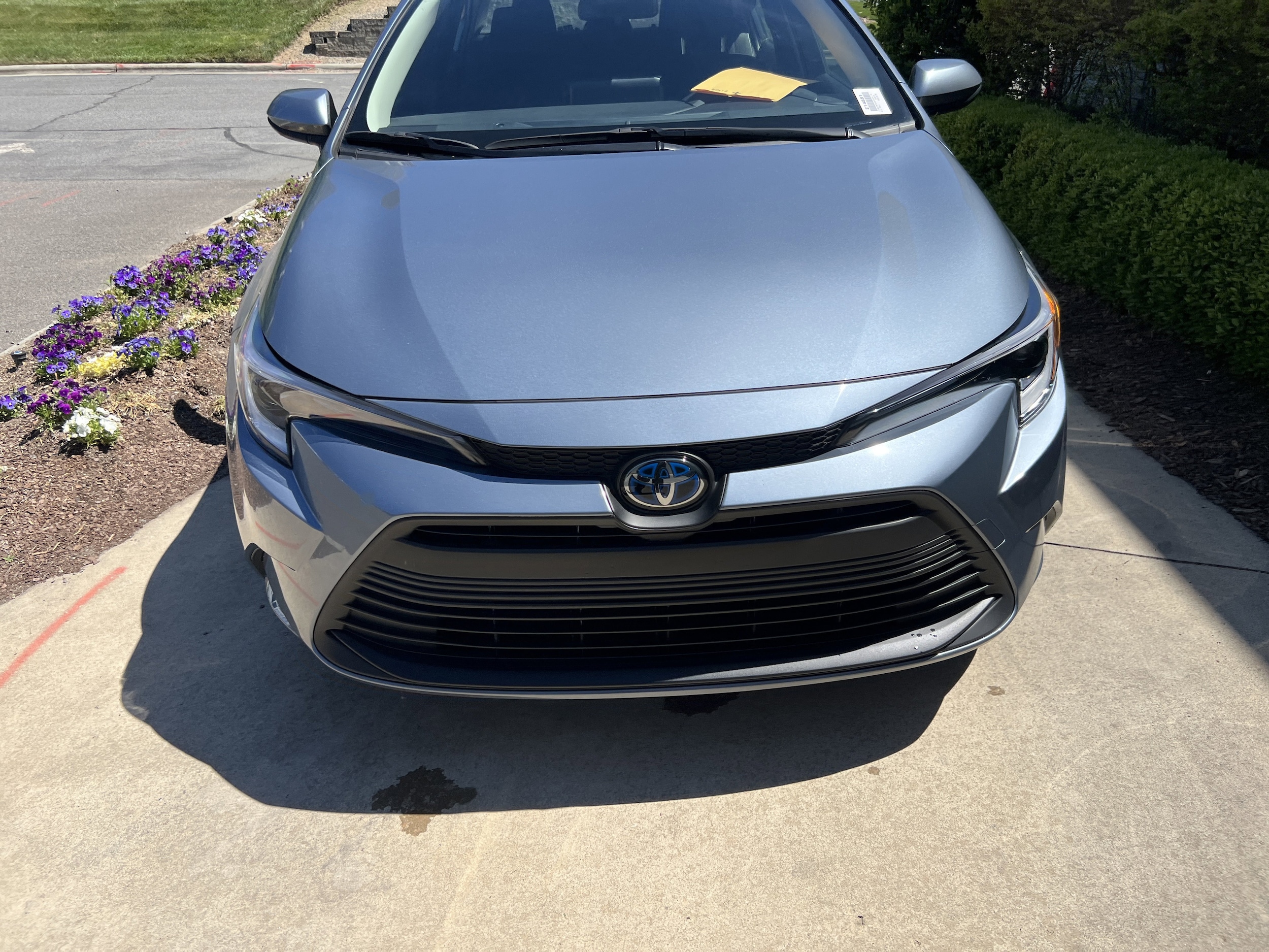 2025 Toyota Corolla Hybrid LE photo 2