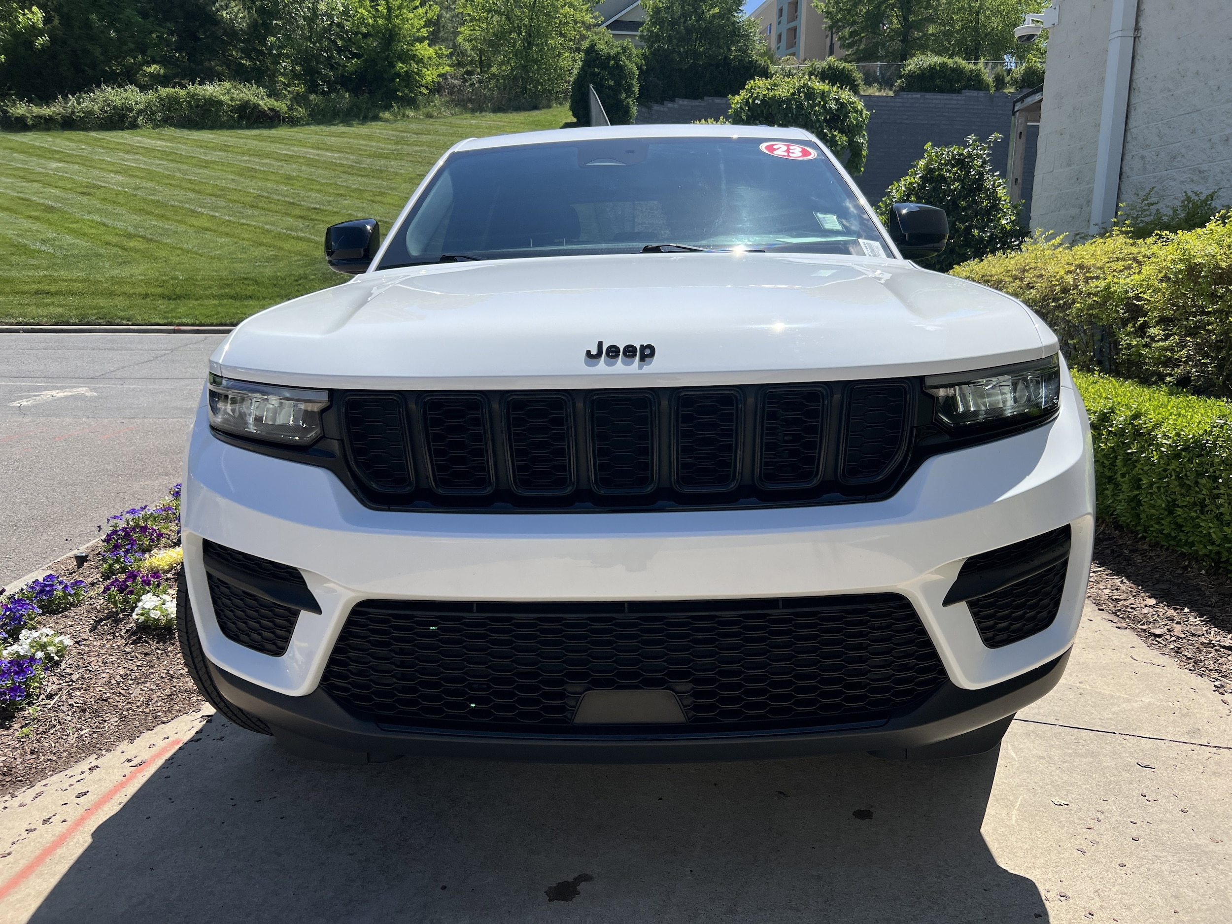 2023 Jeep Grand Cherokee Altitude photo 2