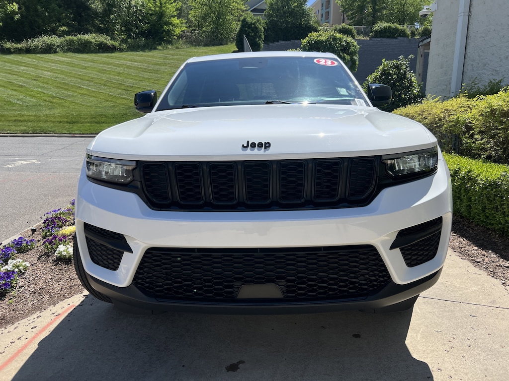 Used 2023 Jeep Grand Cherokee Altitude SUV