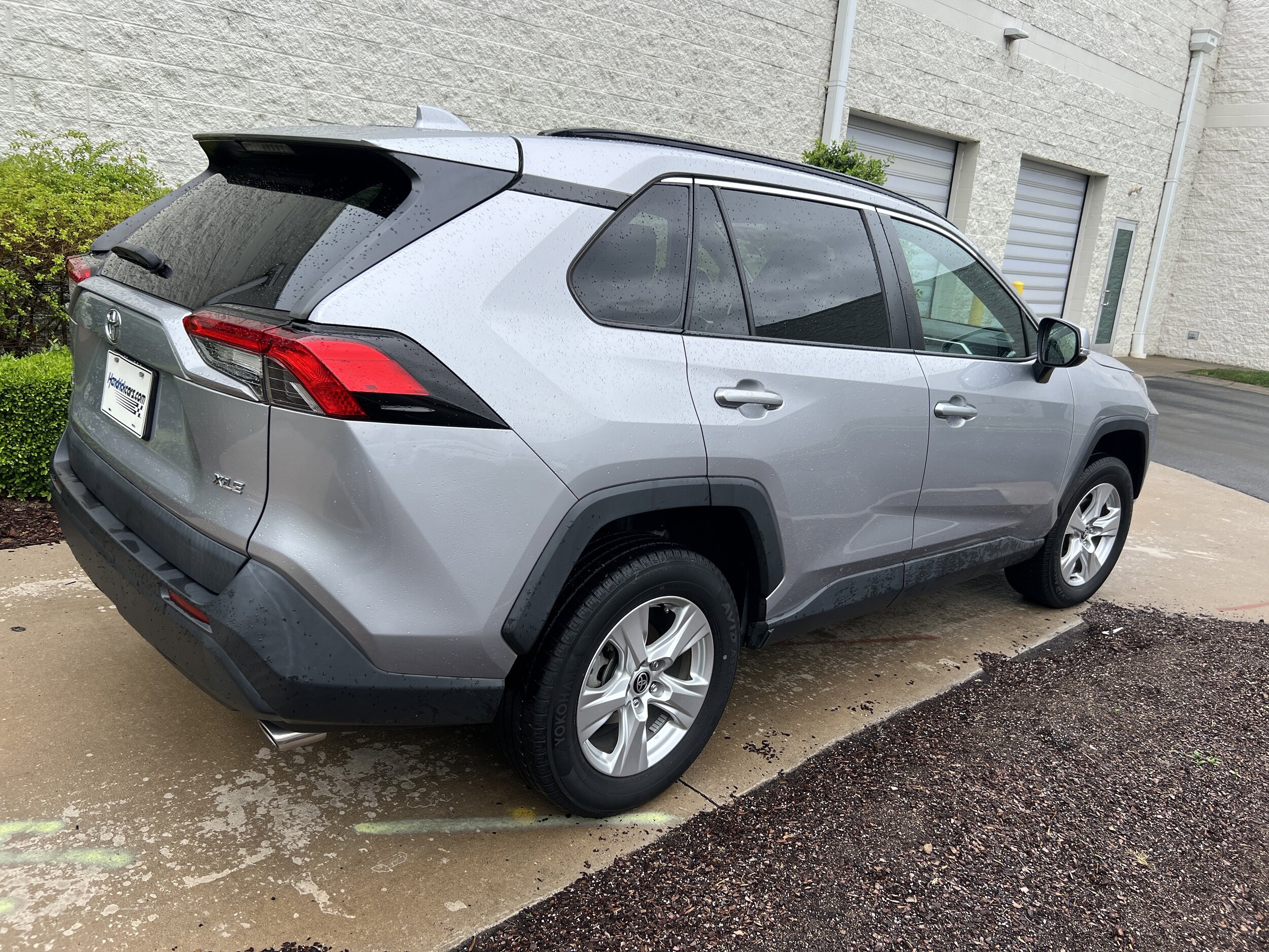 2021 Toyota RAV4 XLE photo 3
