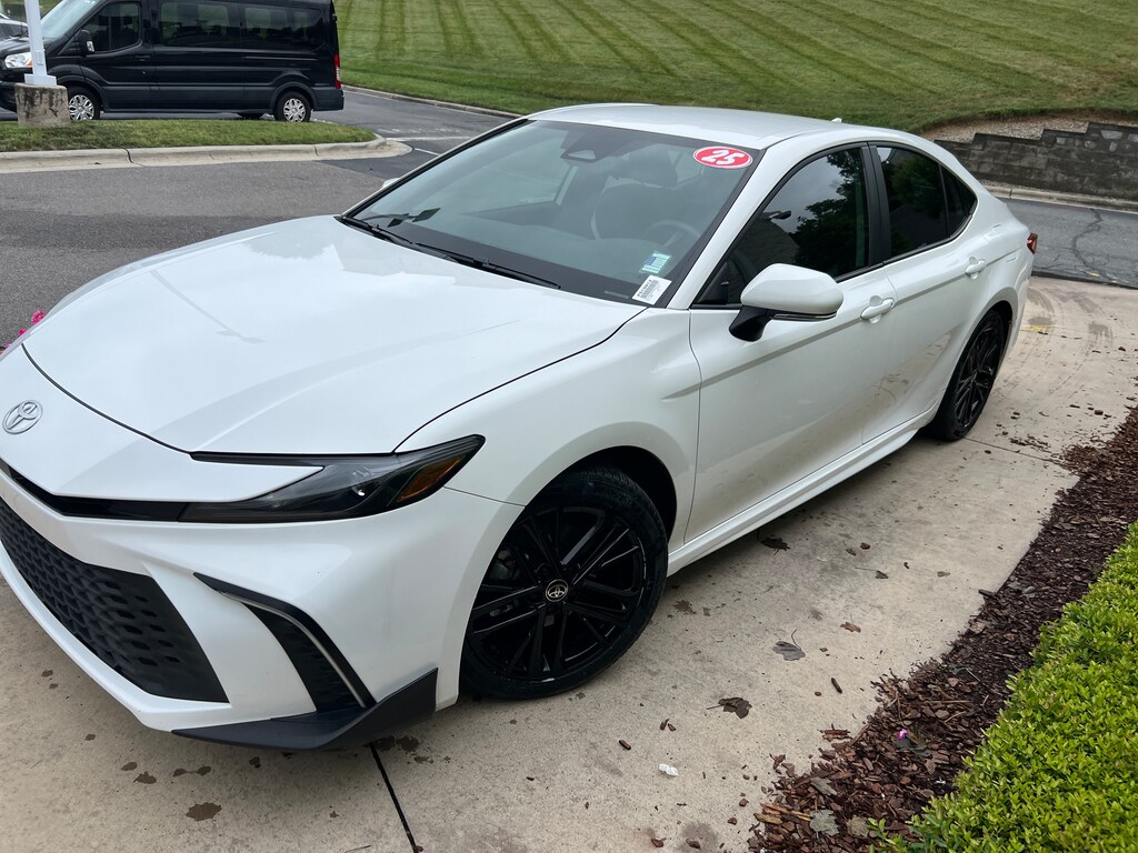 Used 2025 Toyota Camry SE Sedan