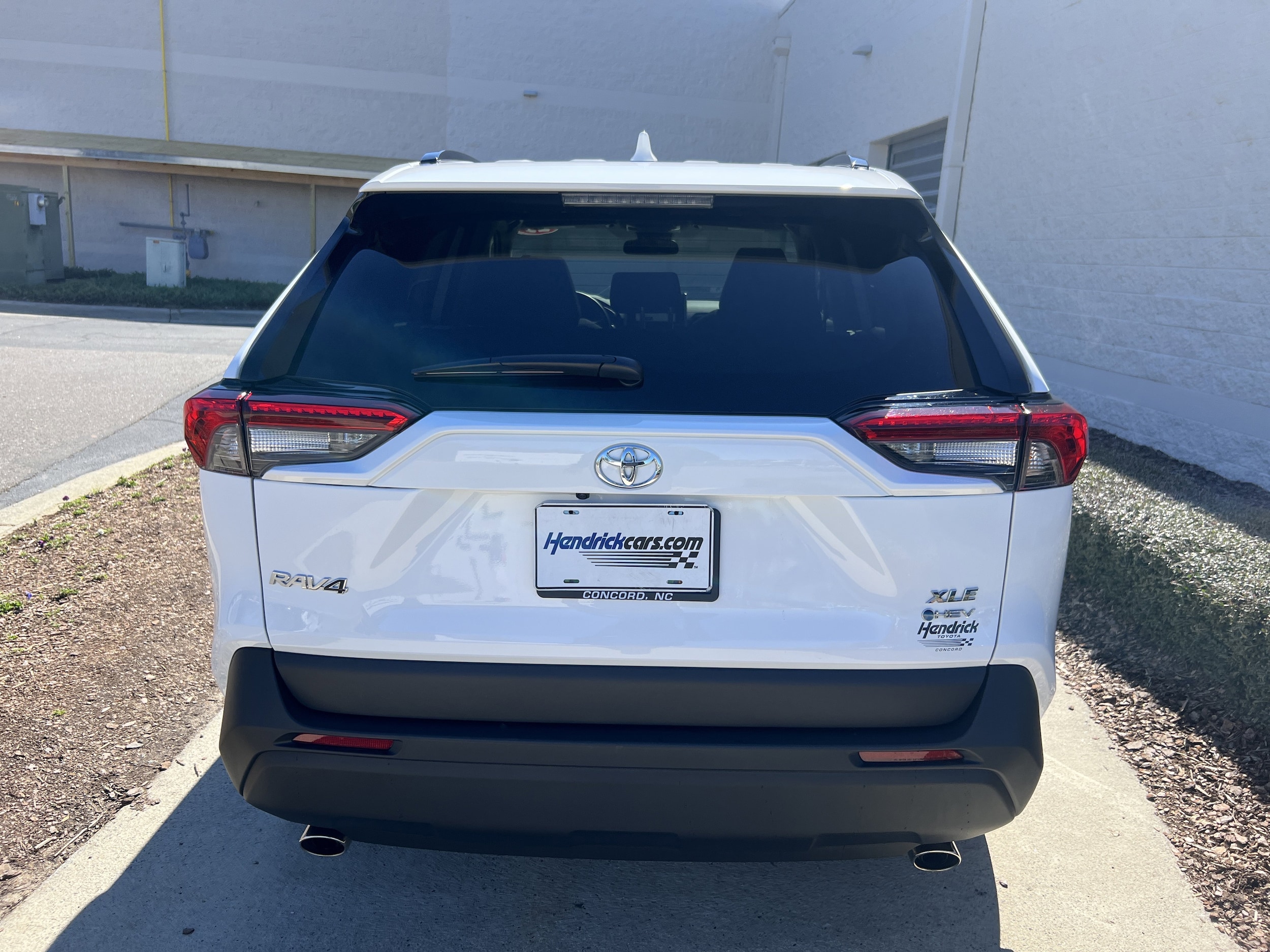 2025 Toyota RAV4 Hybrid XLE photo 3