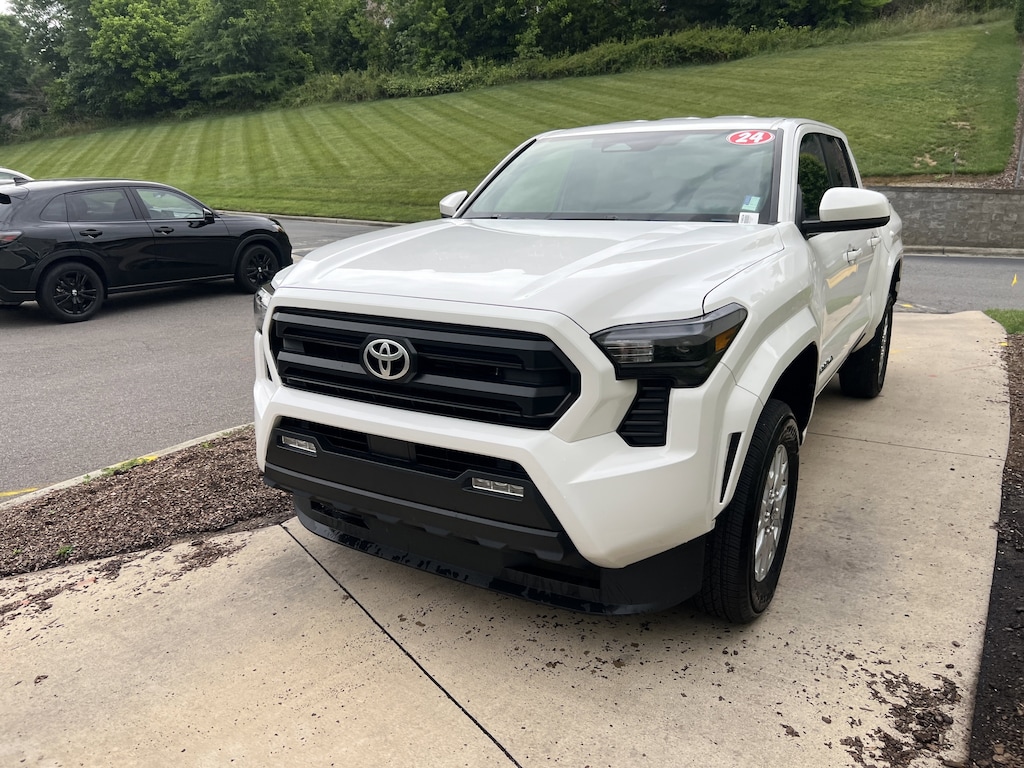 Used 2024 Toyota Tacoma 4WD SR5 Pickup