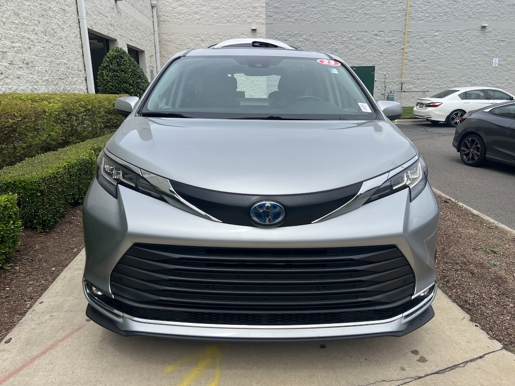 Used 2023 Toyota Sienna XLE Minivan