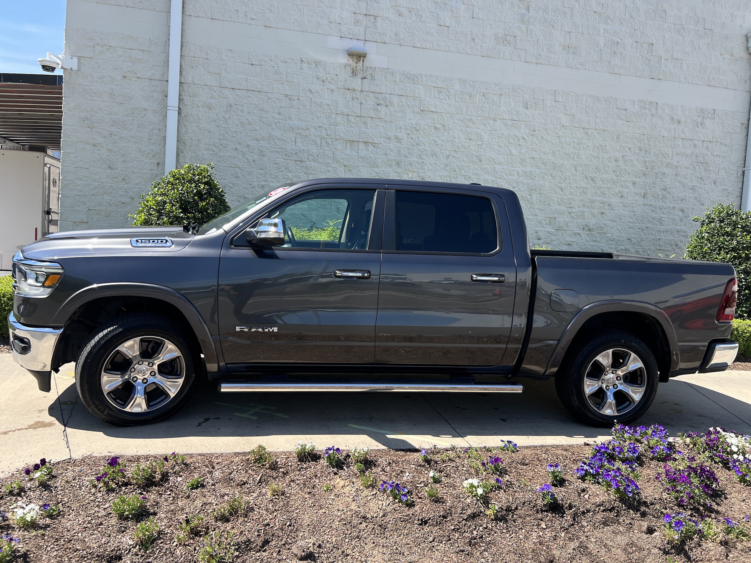 2020 Ram 1500 Laramie photo 5