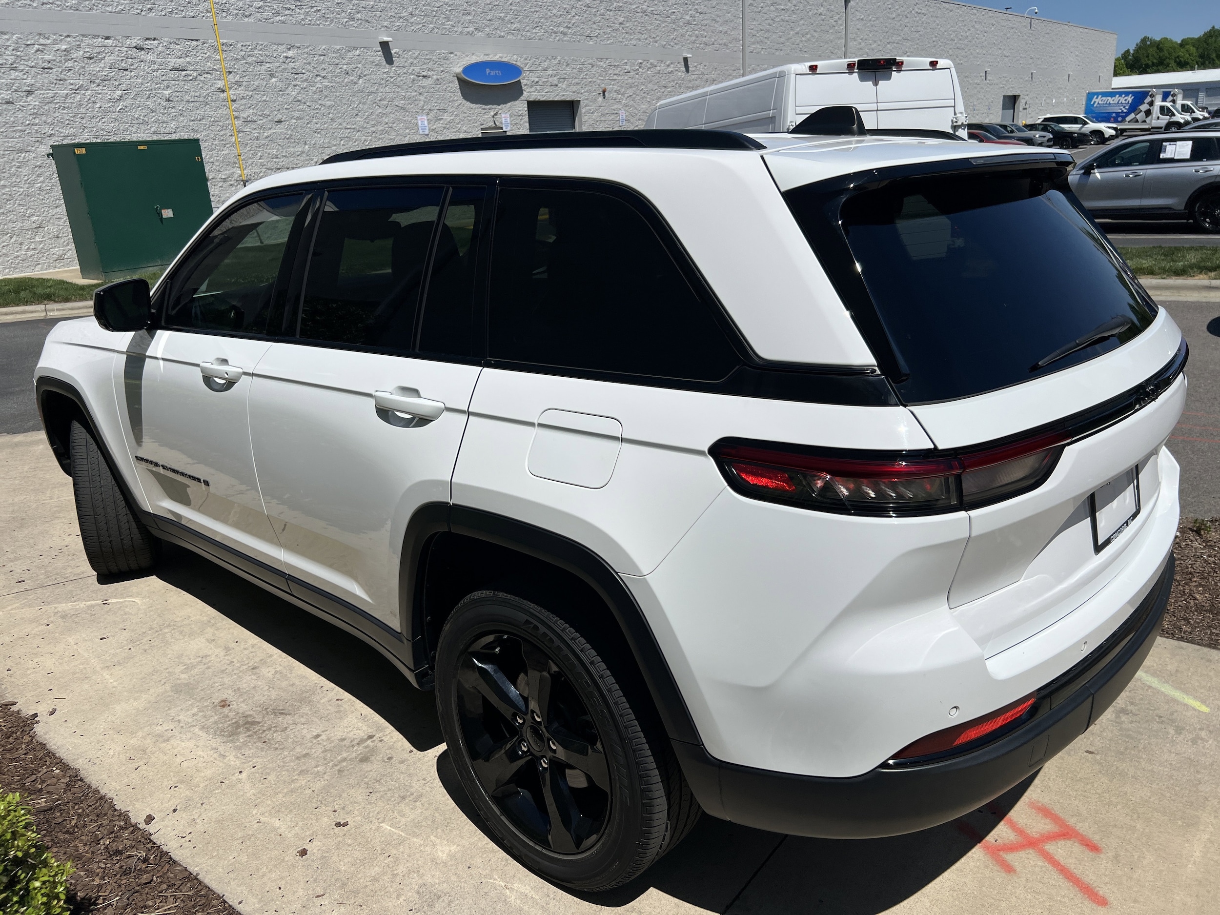 2023 Jeep Grand Cherokee Altitude photo 3