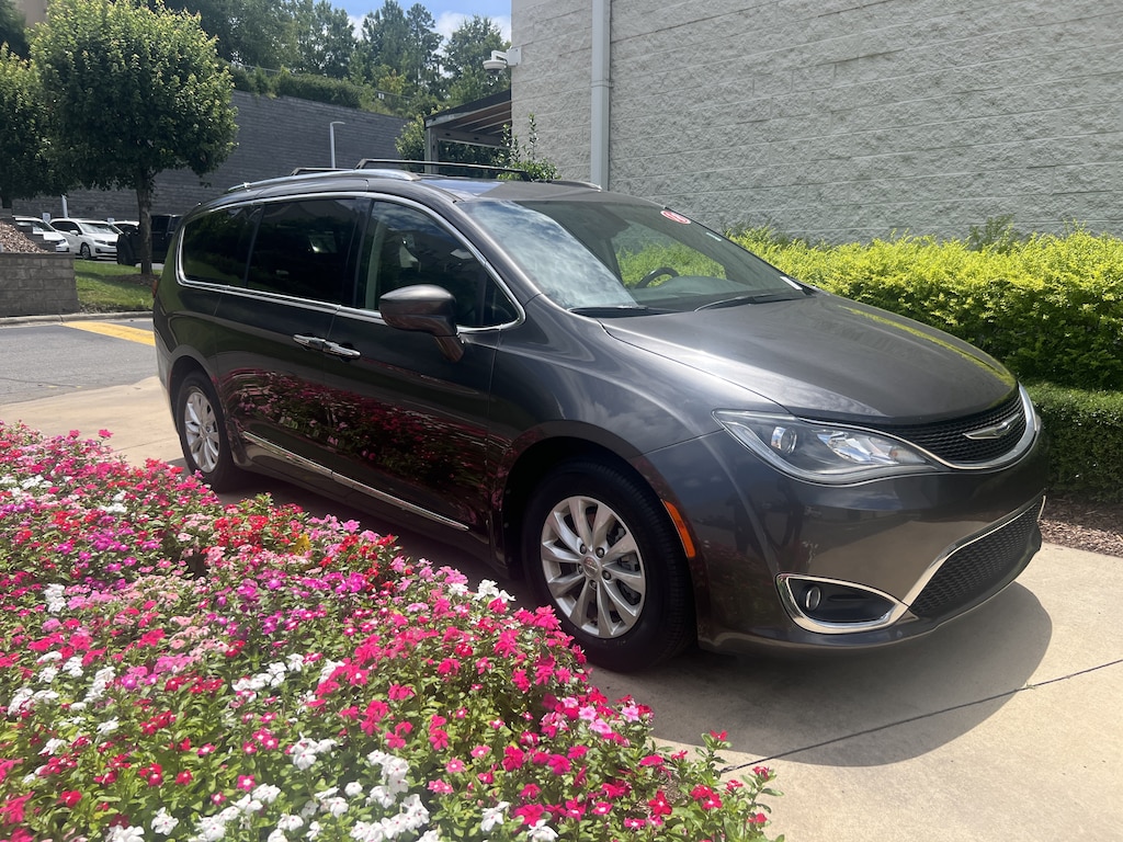 Used 2018 Chrysler Pacifica Touring L Minivan