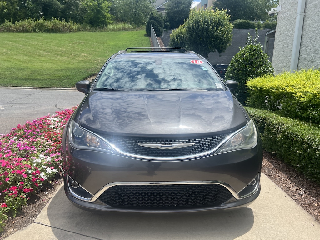 Used 2018 Chrysler Pacifica Touring L Minivan