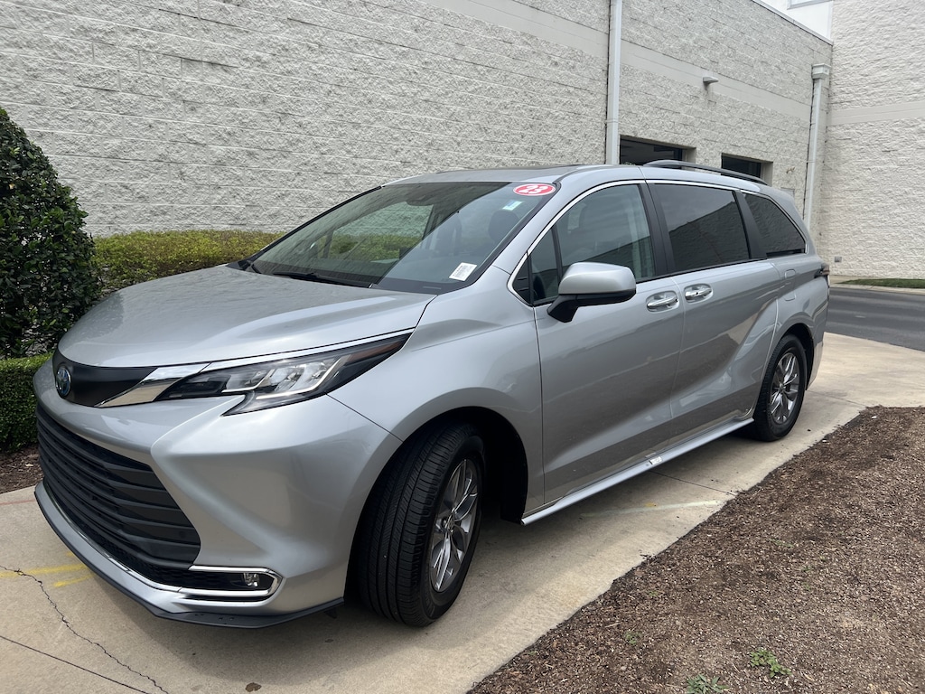 Used 2023 Toyota Sienna XLE Minivan