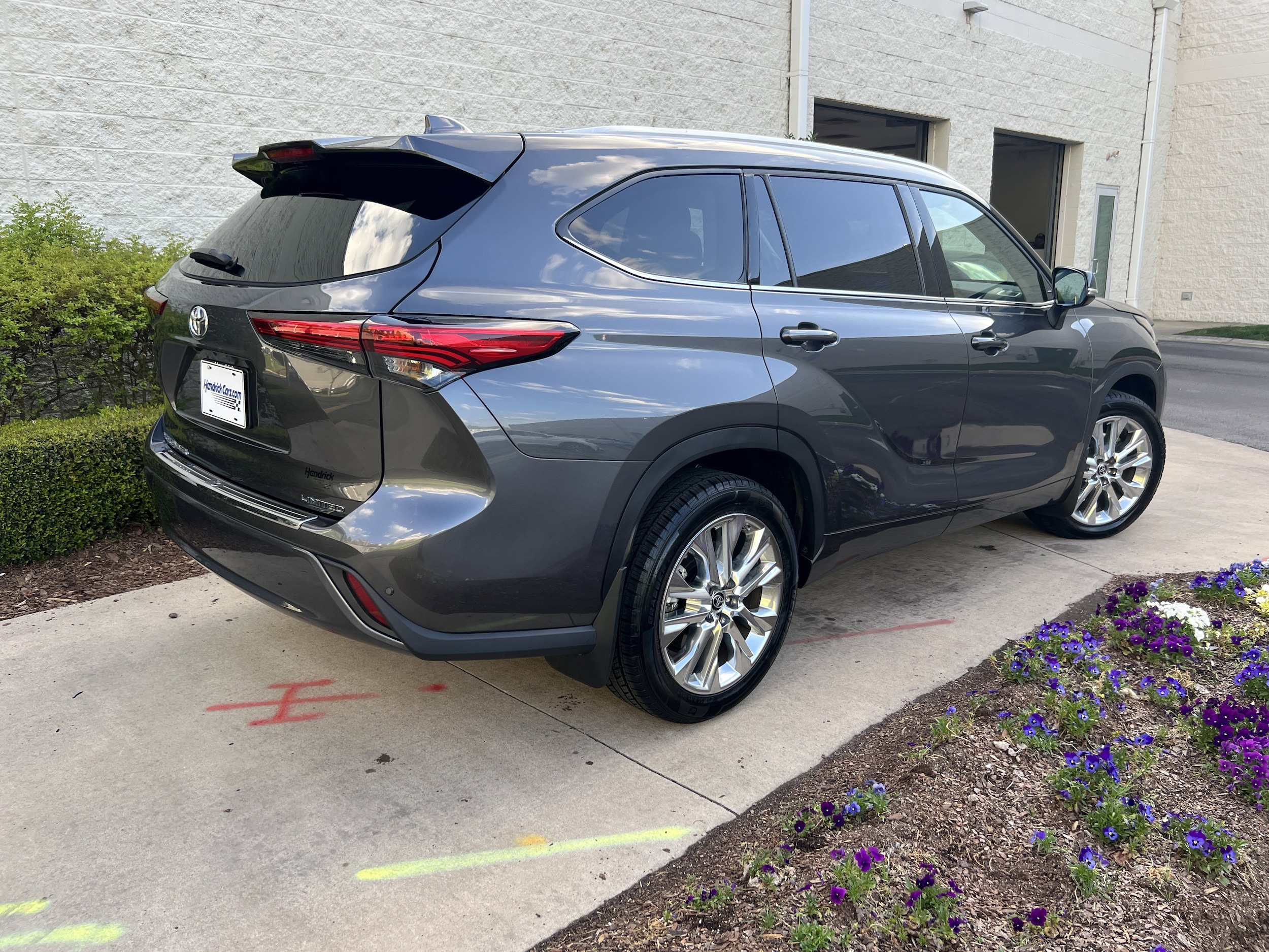 2023 Toyota Highlander Limited photo 3