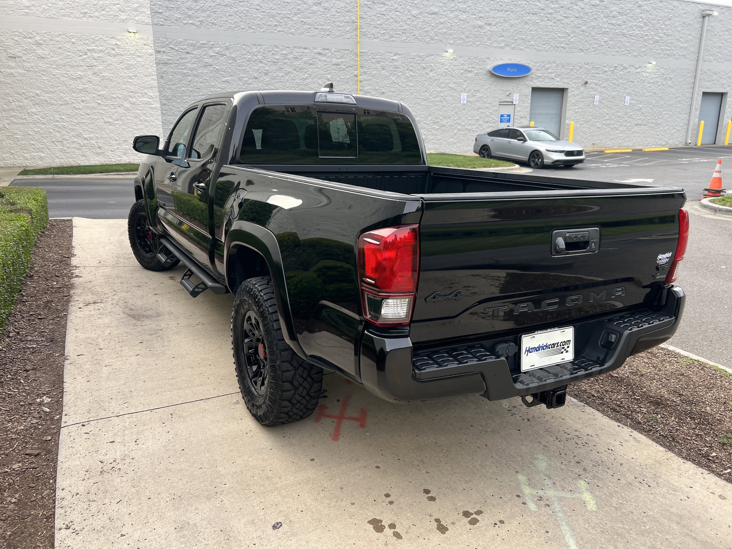2022 Toyota Tacoma 4WD SR5 photo 5