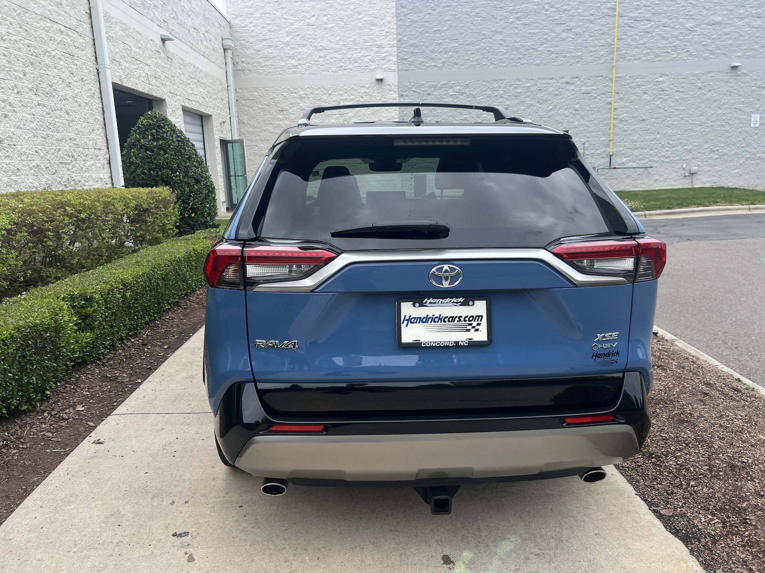 2025 Toyota RAV4 Hybrid XSE photo 3
