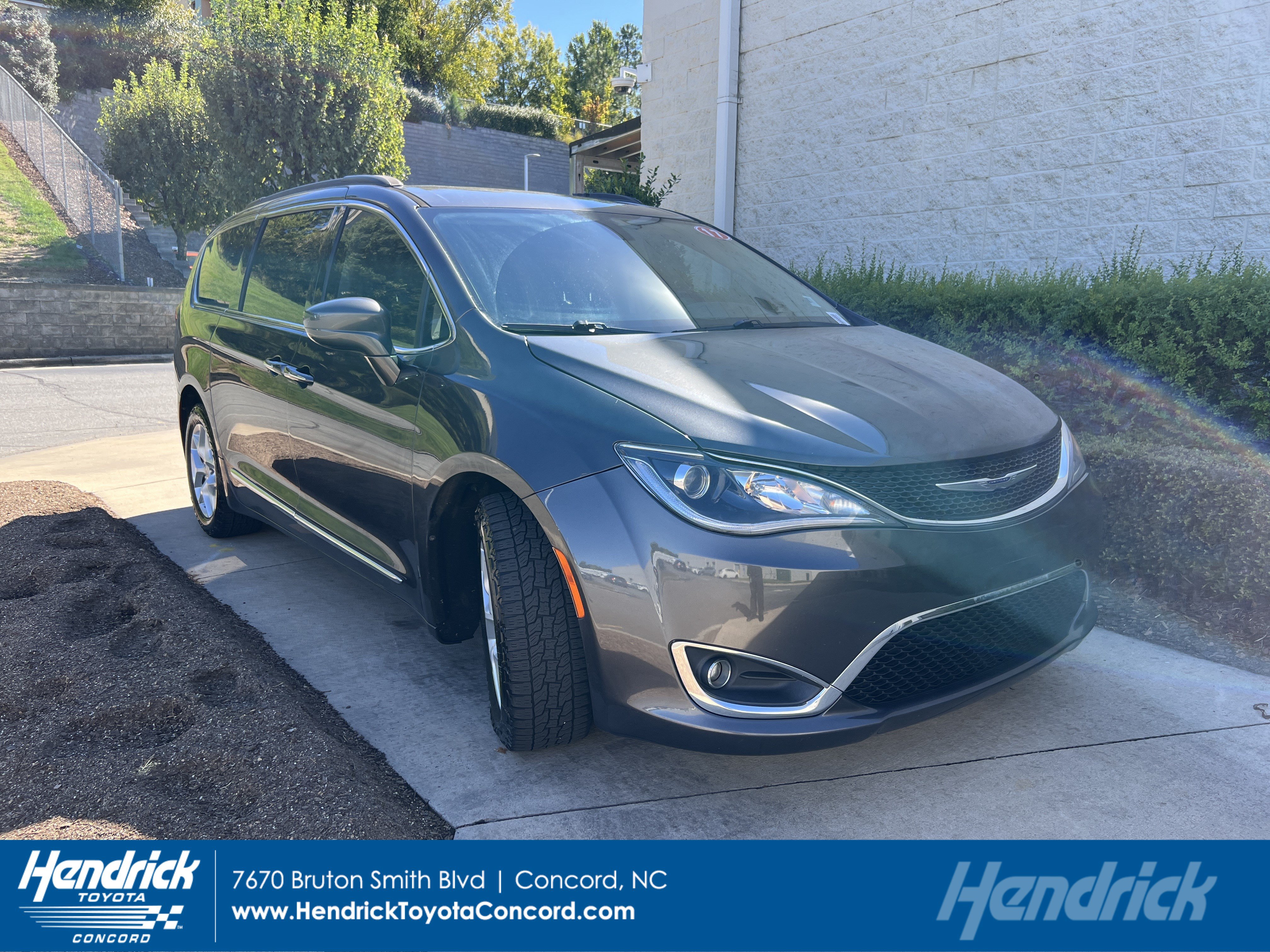 2017 Chrysler Pacifica Touring-L 2017 Chrysler Pacifica Touring-L