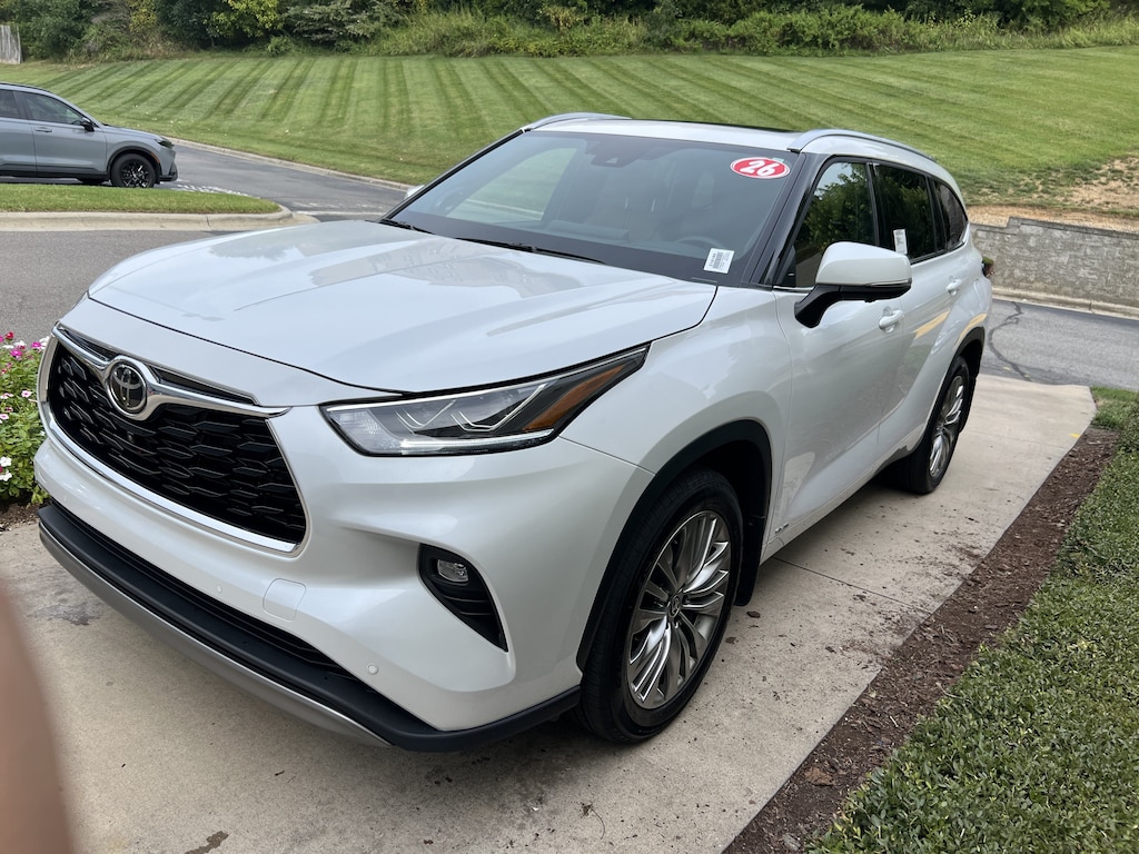 Used 2026 Toyota Highlander Hybrid Platinum SUV