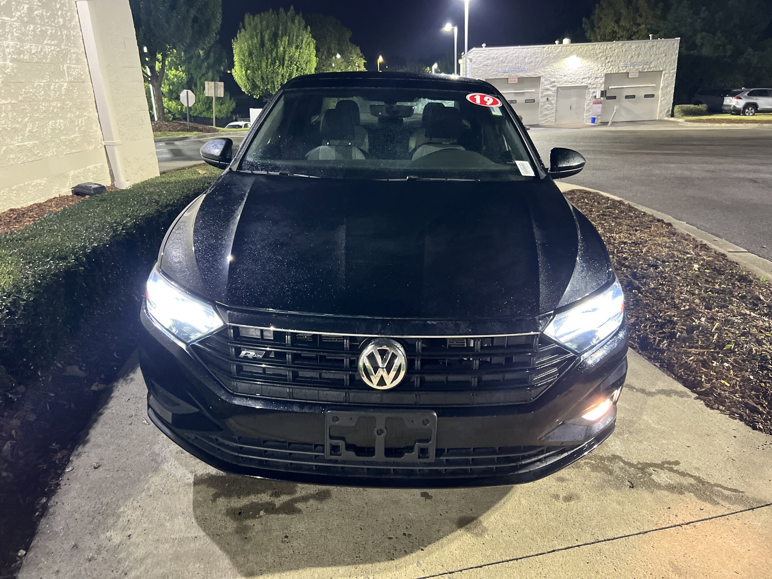 2019 Volkswagen Jetta R-Line photo 2