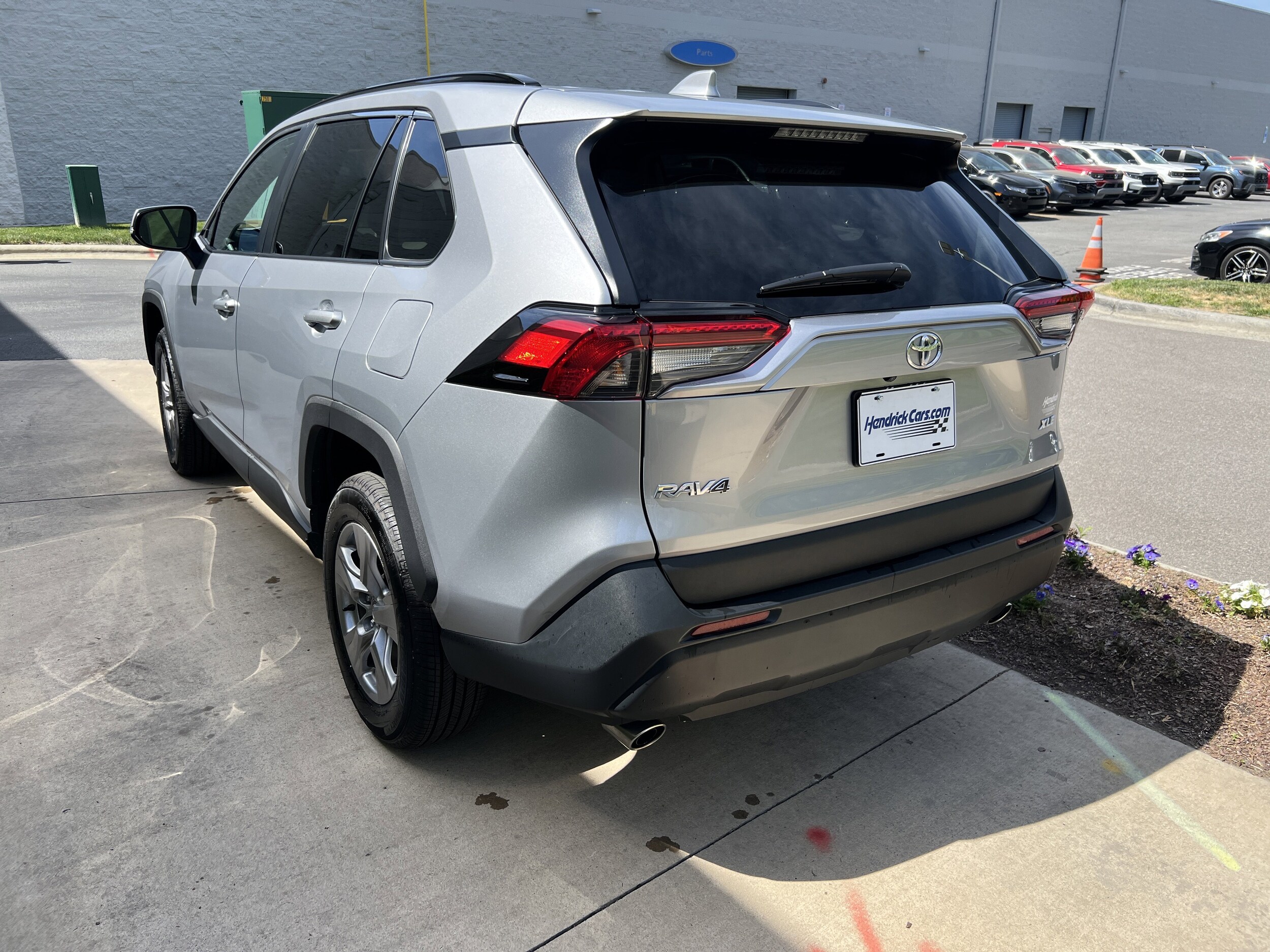 2025 Toyota RAV4 XLE photo 6