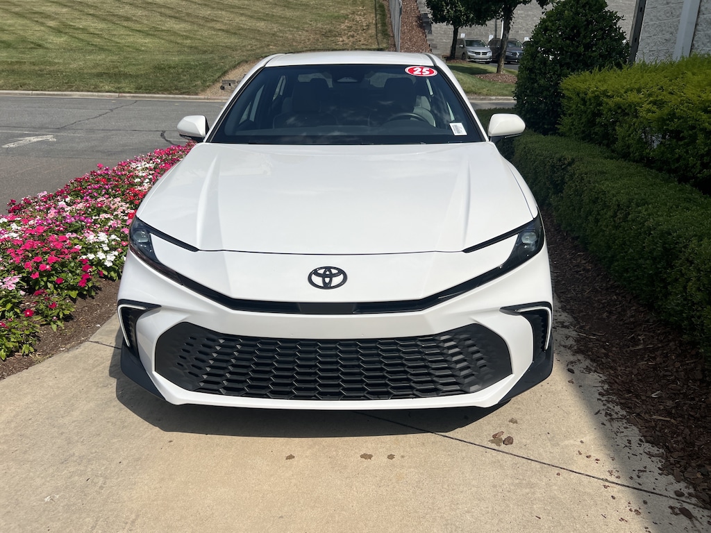 Used 2025 Toyota Camry SE Sedan