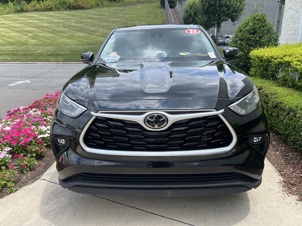 Used 2025 Toyota Highlander LE SUV