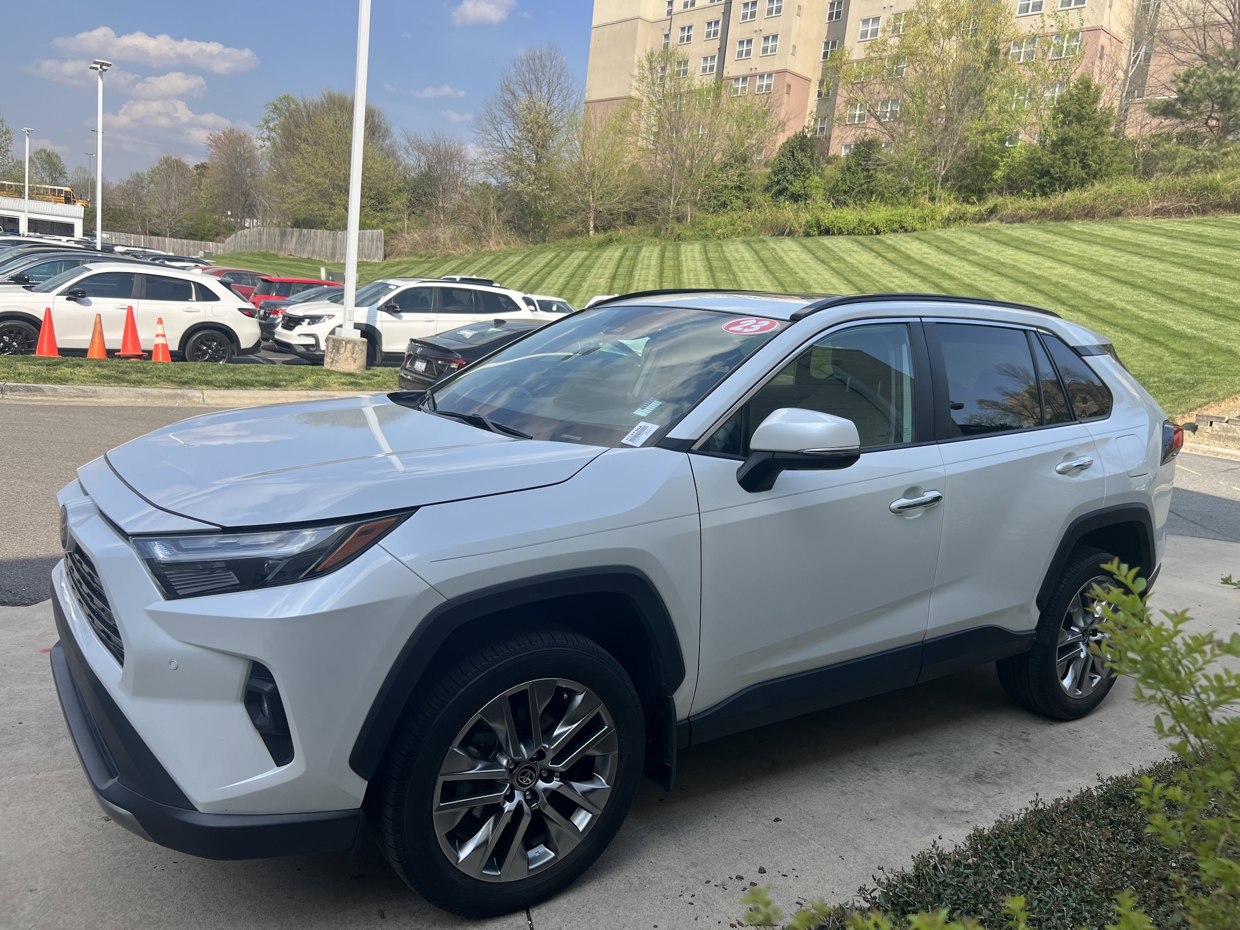 2023 Toyota RAV4 Limited photo 4