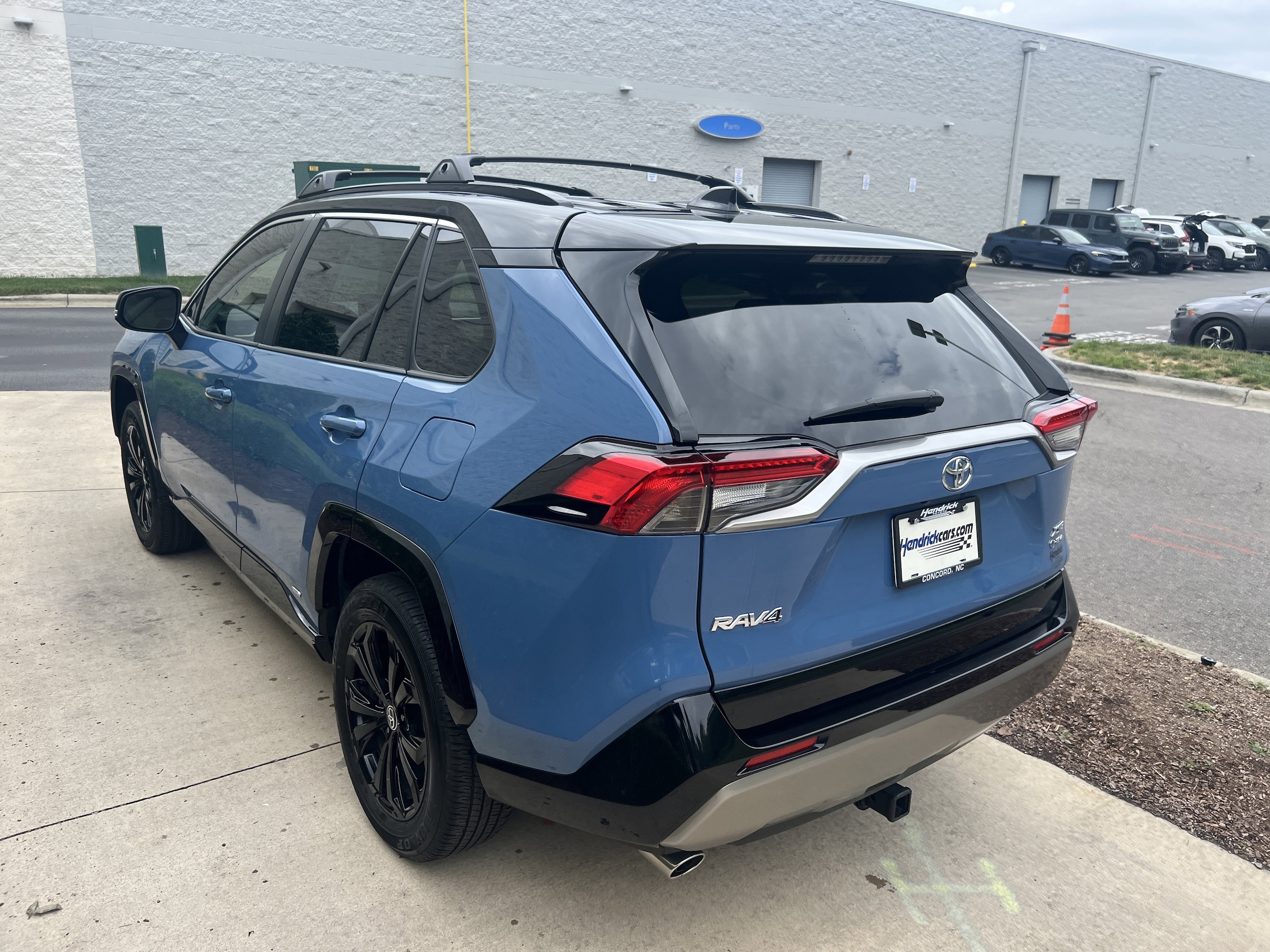 2025 Toyota RAV4 Hybrid XSE photo 6