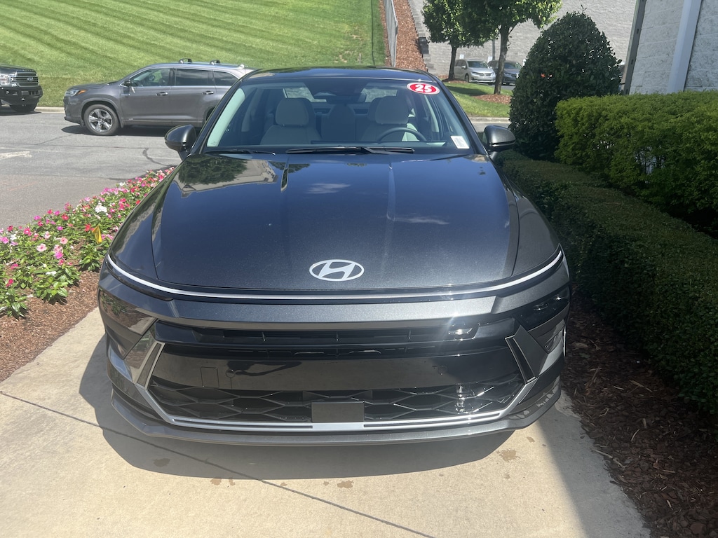 Used 2025 Hyundai Sonata SE Sedan
