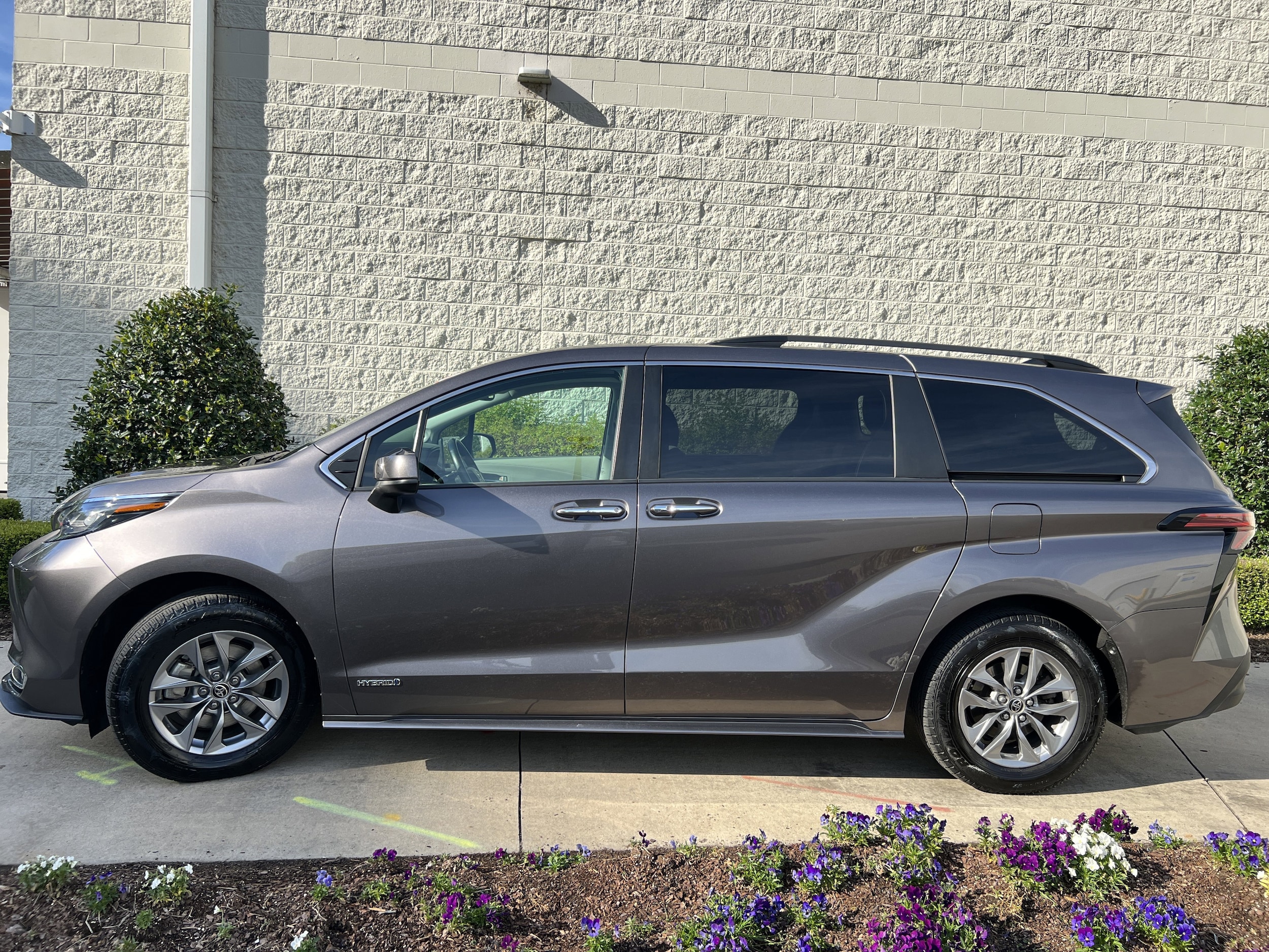 2021 Toyota Sienna XLE photo 5