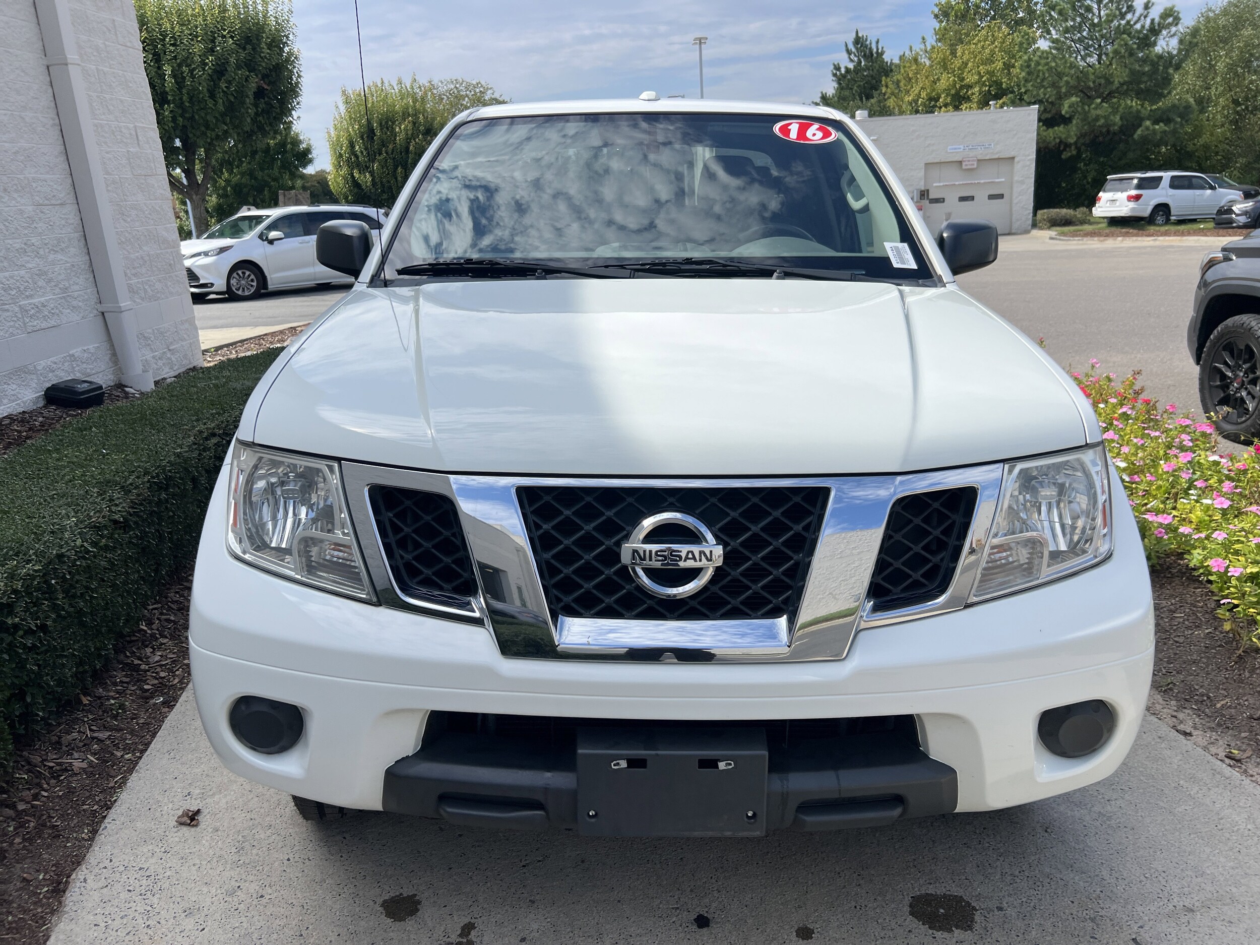 2016 Nissan Frontier SV photo 3