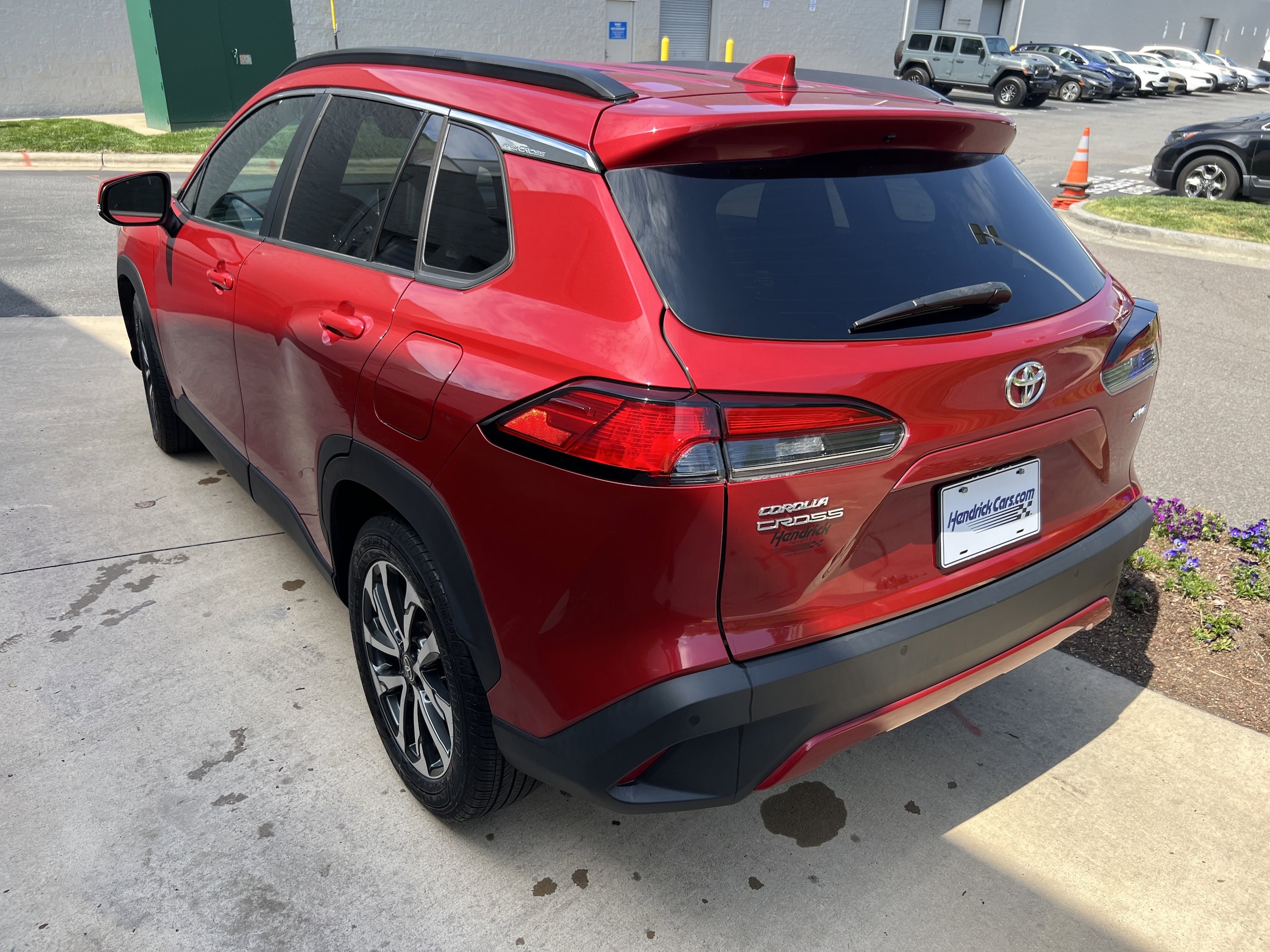 2023 Toyota Corolla Cross XLE photo 3