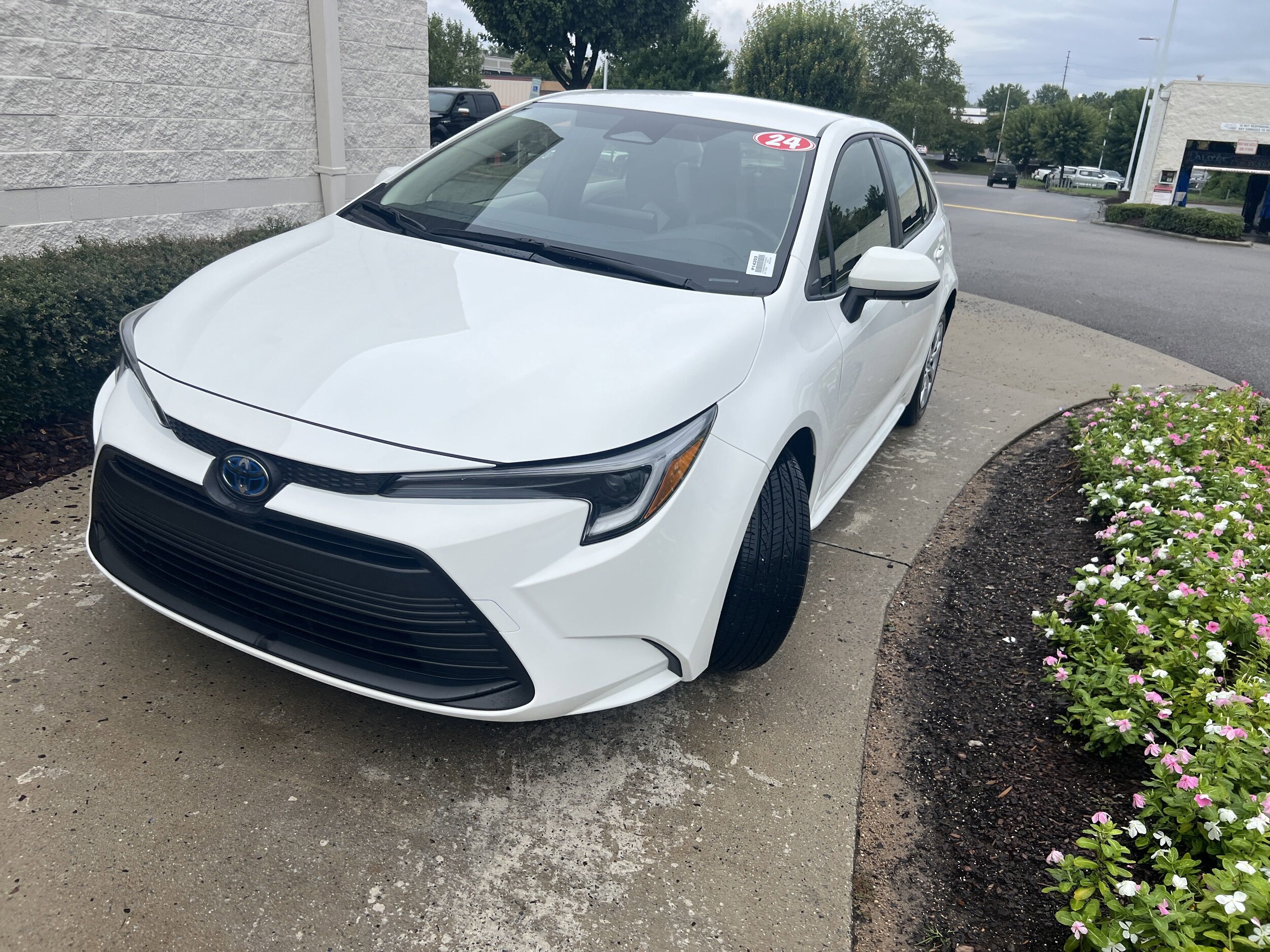 2024 Toyota Corolla Hybrid LE photo 3