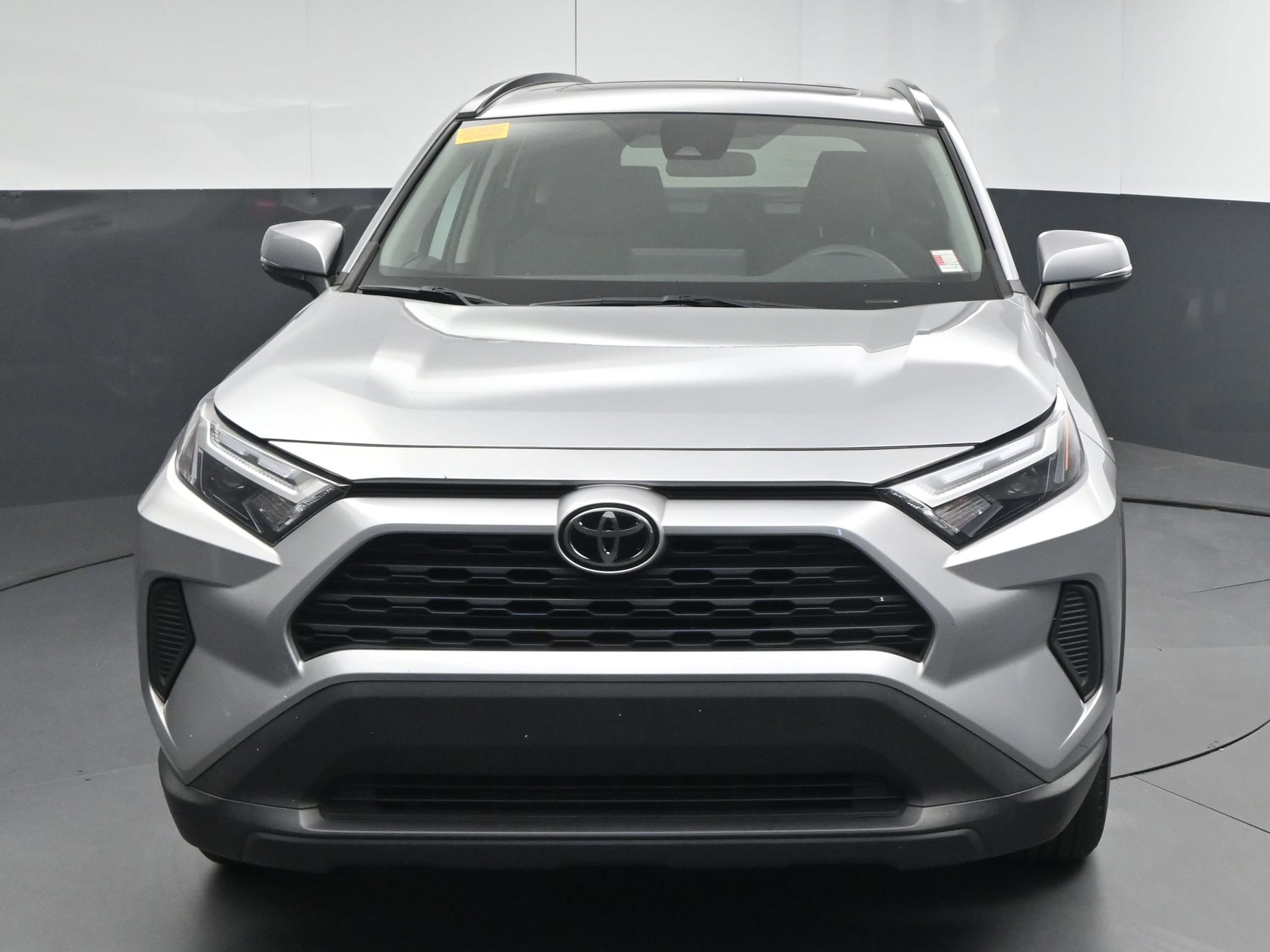 Used 2022 Toyota RAV4 XLE with VIN 2T3W1RFV6NW226089 for sale in Kansas City