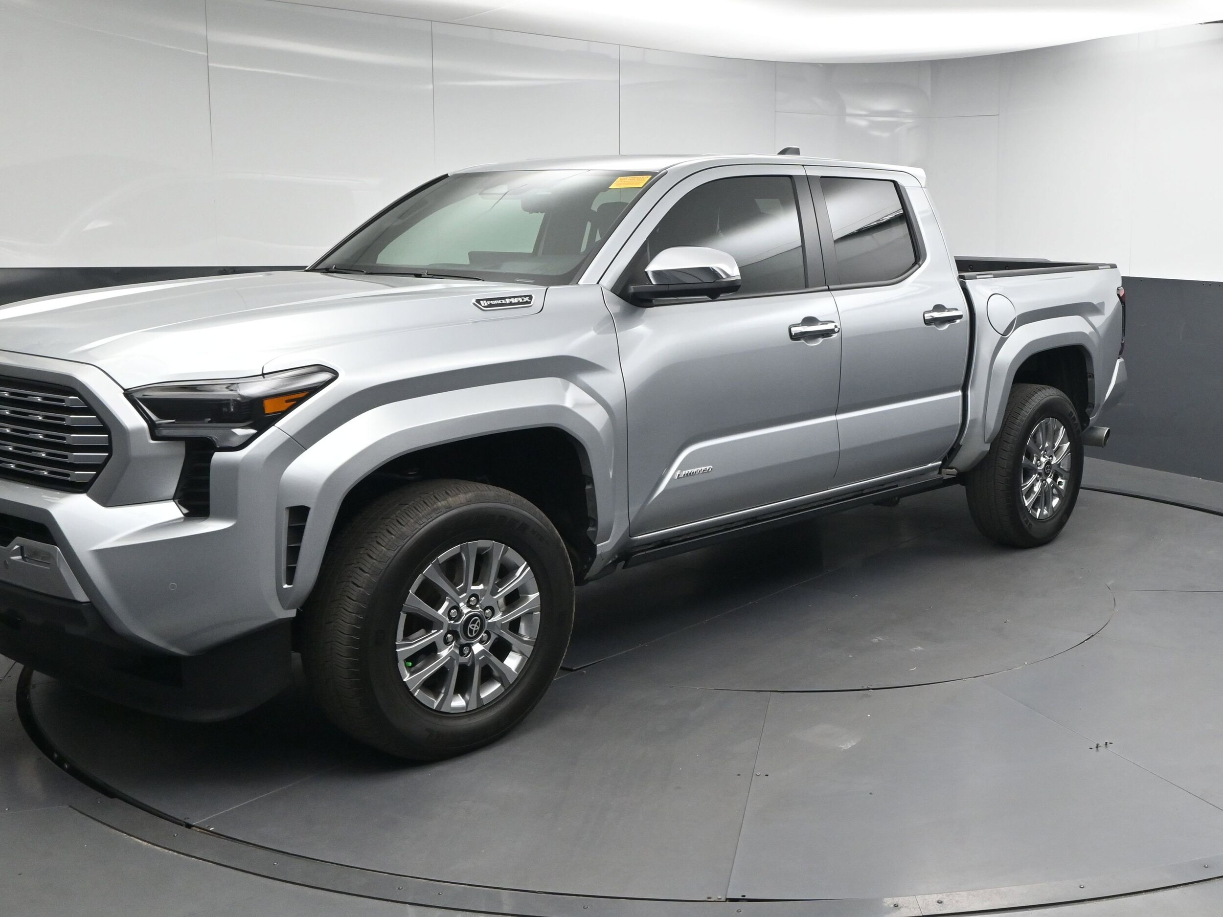 2024 Toyota Tacoma Double Cab photo 3