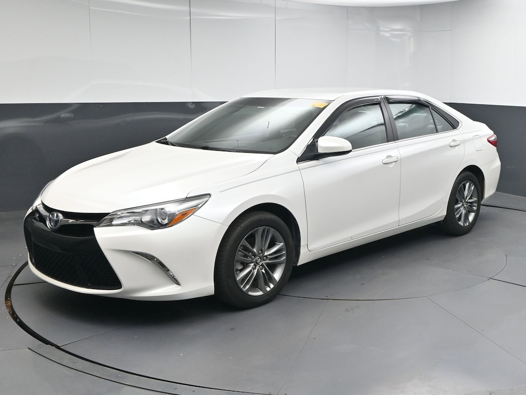Used 2017 Toyota Camry SE Sedan