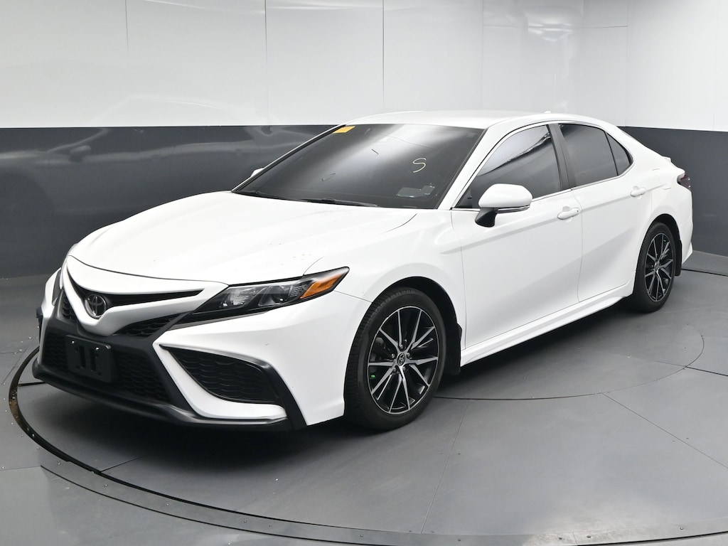 Used 2023 Toyota Camry SE Sedan