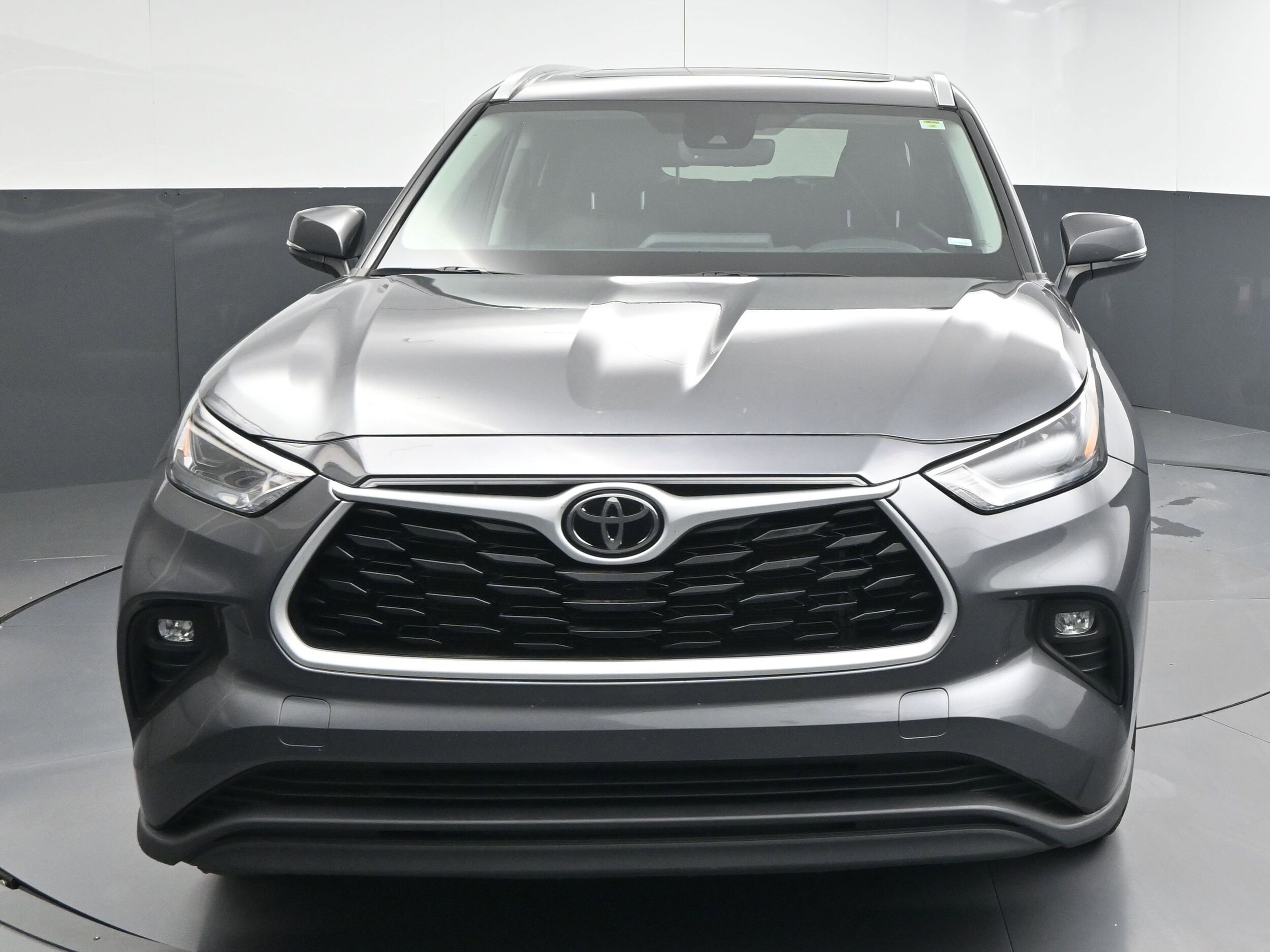 2024 Toyota Highlander LE photo 2