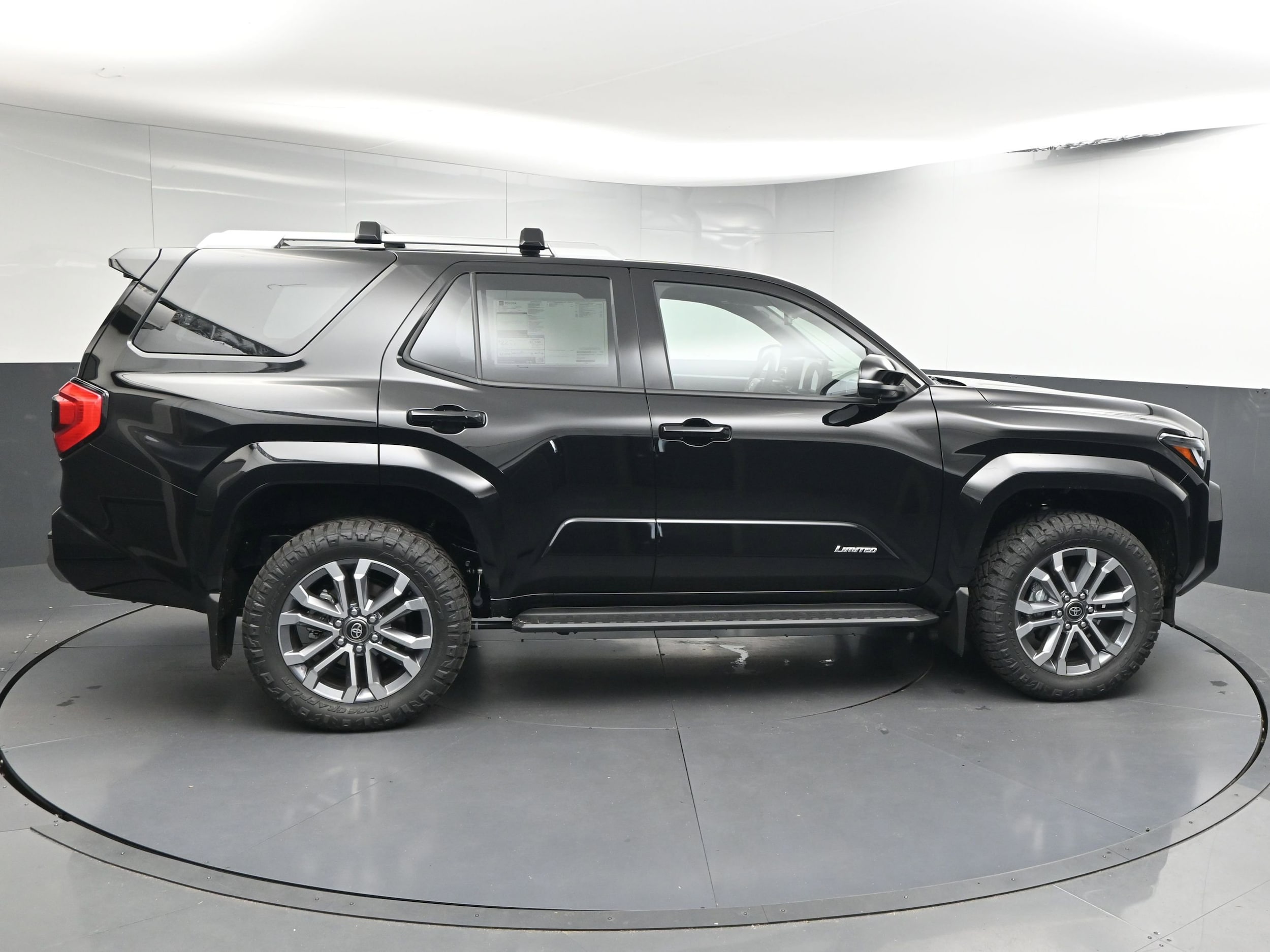 2025 Toyota 4Runner Limited - Photo 8