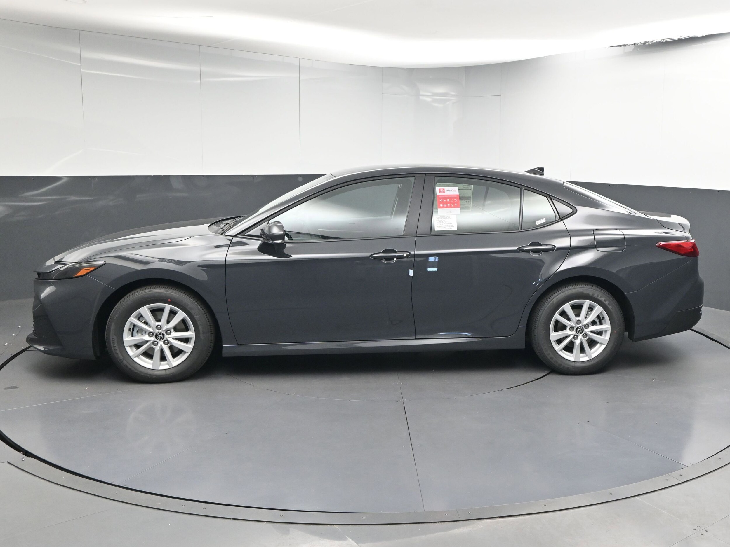 2026 Toyota Camry LE photo 4