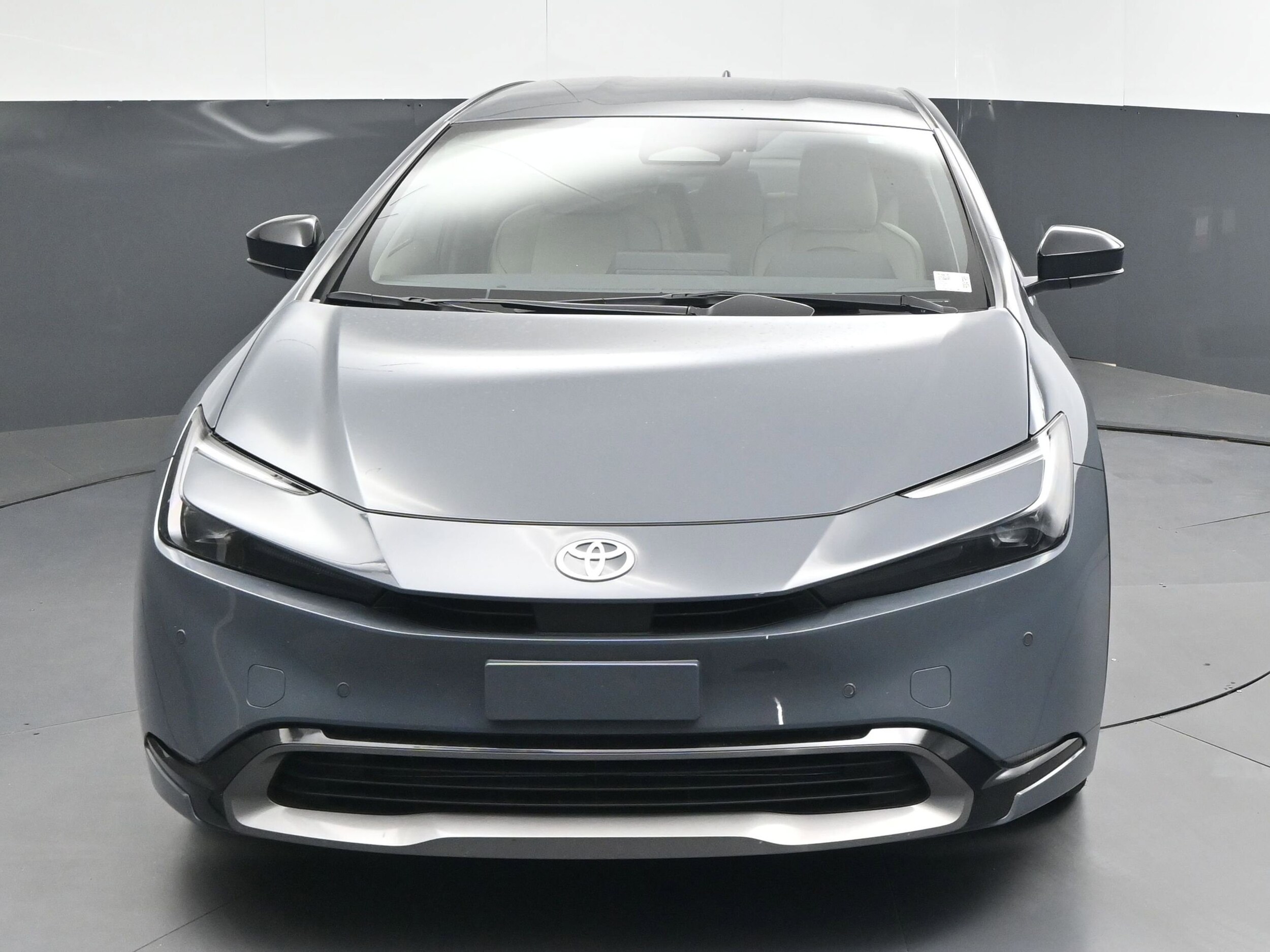 2024 Toyota Prius XLE photo 2