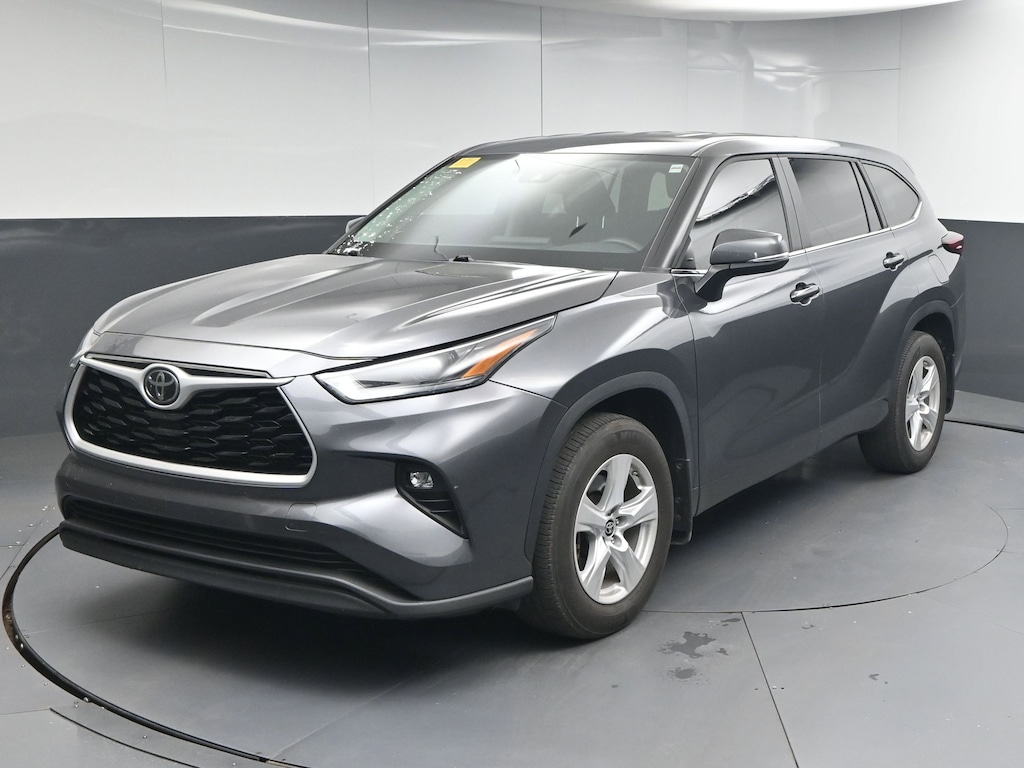 Used 2024 Toyota Highlander LE SUV