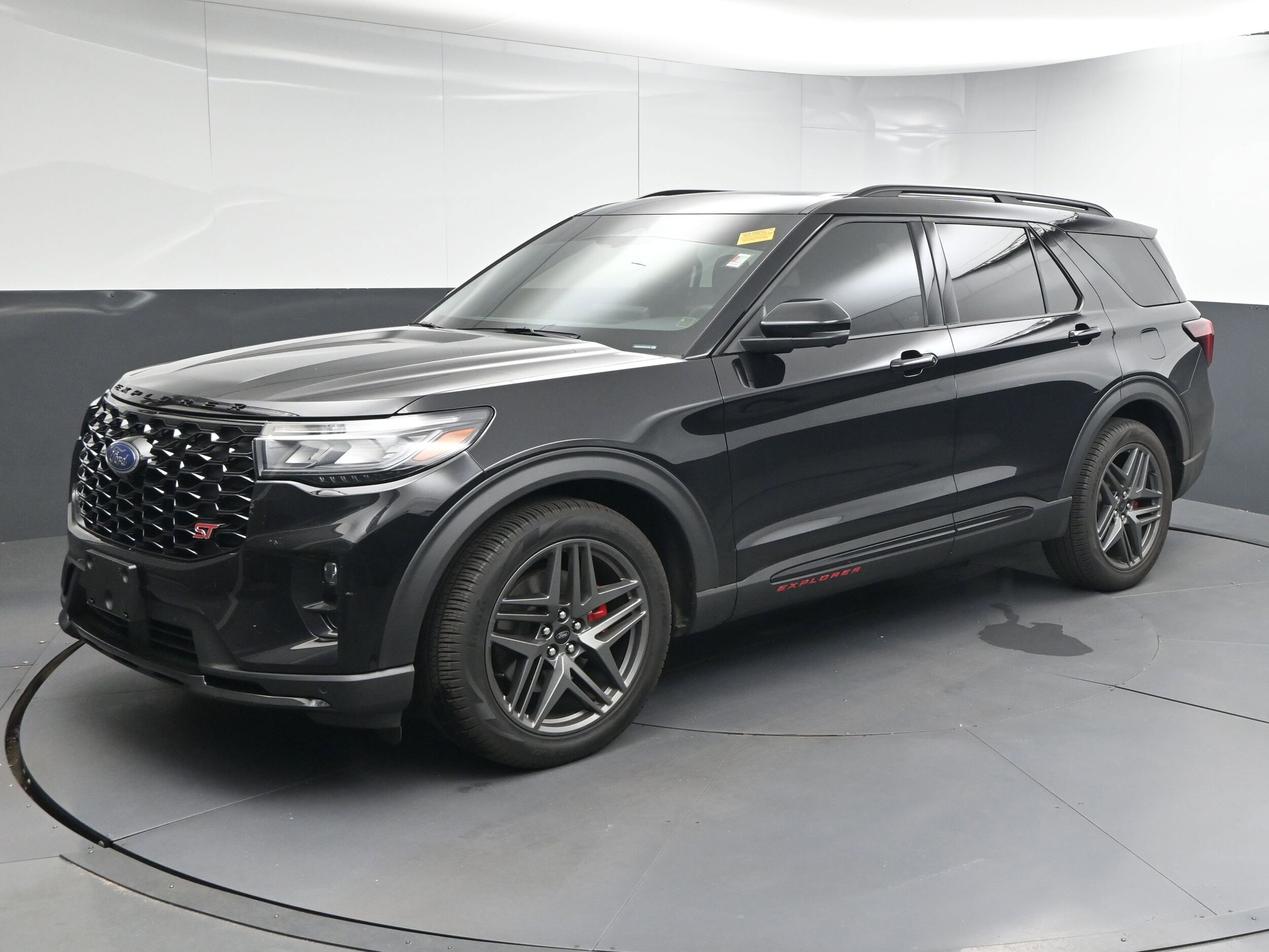2025 Ford Explorer ST photo 3