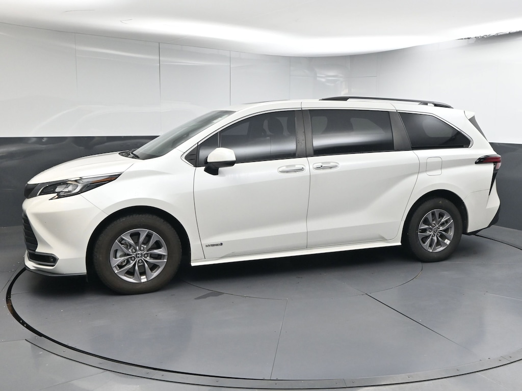 Used 2021 Toyota Sienna XLE Van