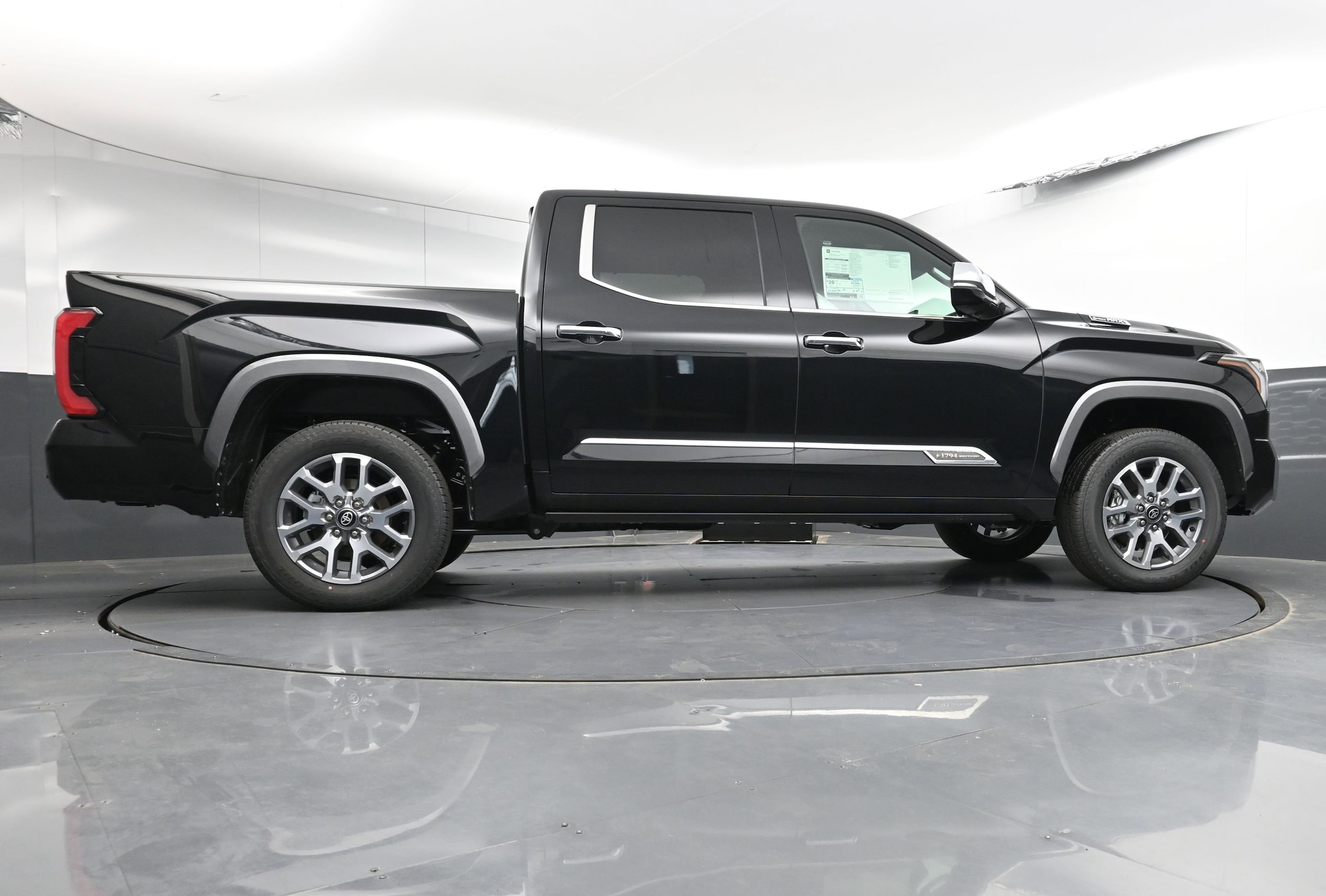 2025 Toyota Tundra 1794 Edition - Photo 21
