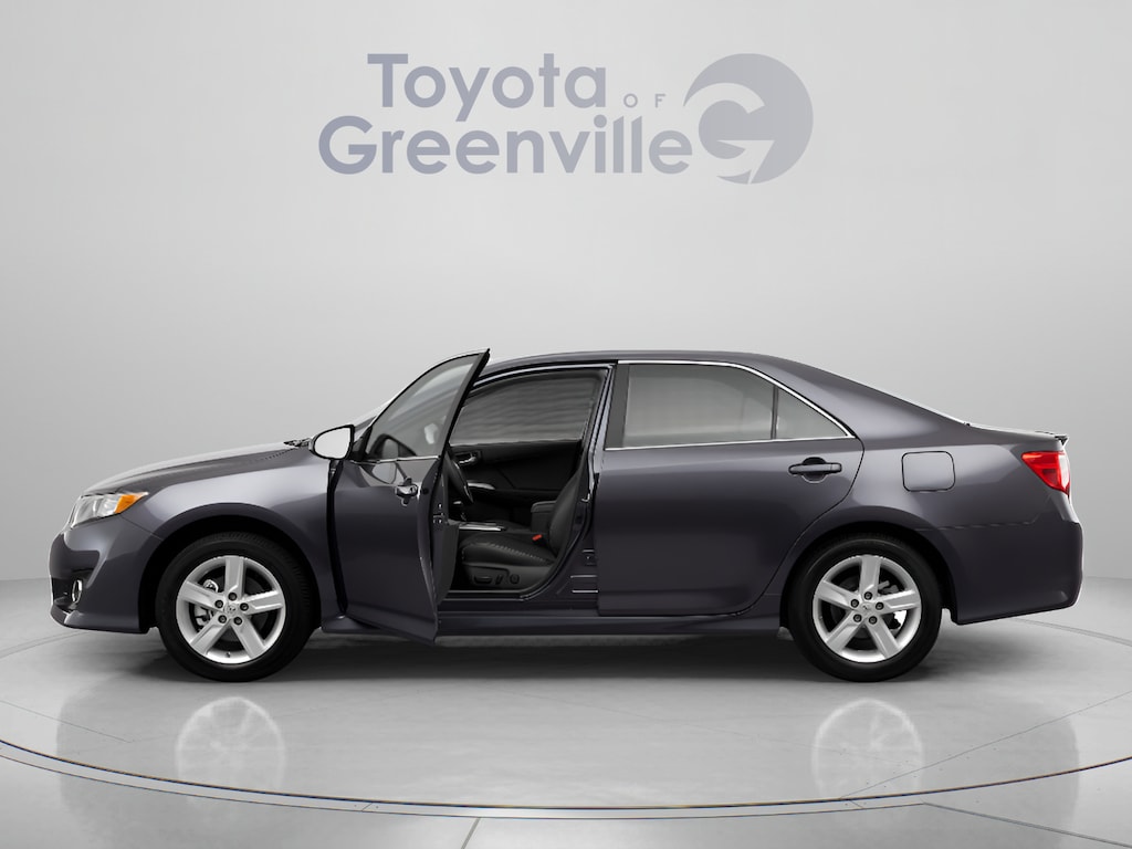 Used 2014 Toyota Camry SE V6 Sedan