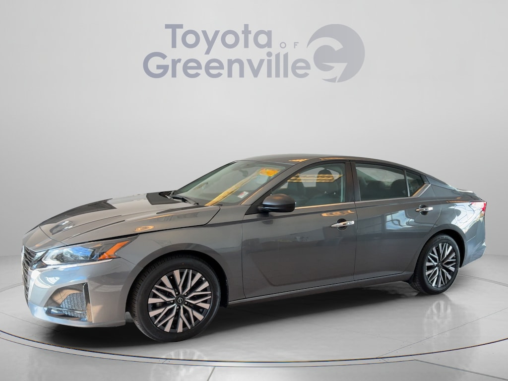 Used 2025 Nissan Altima SV Sedan